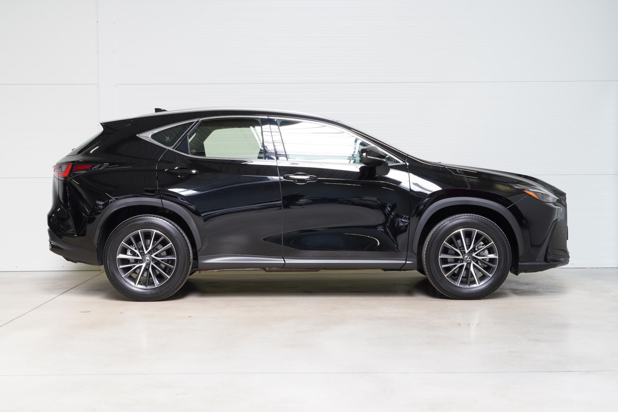 Lexus NX 350h, 1.MAJ,DPH,Kamera,El.kufr - fotka 4