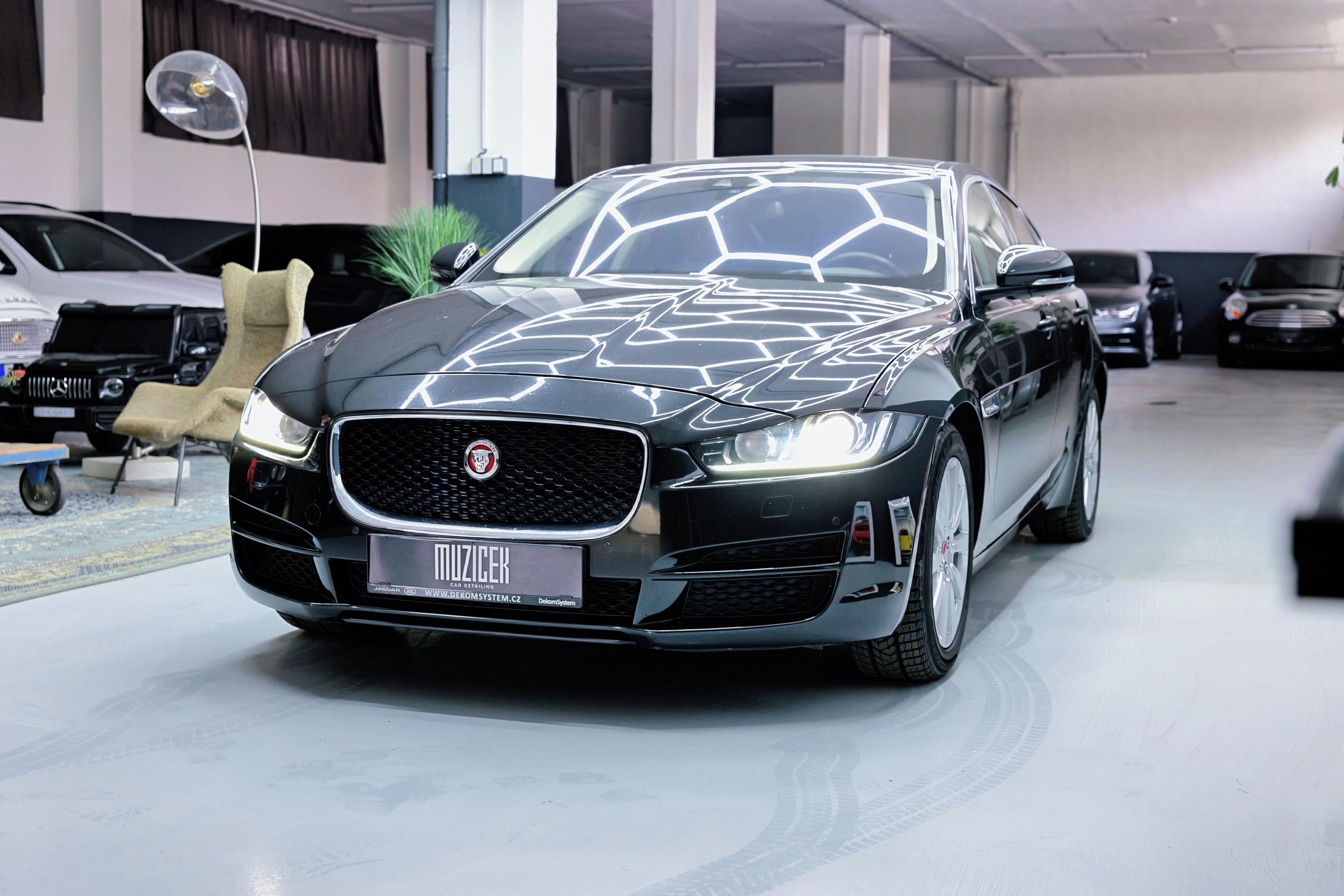 Jaguar XE, bohatá výbava