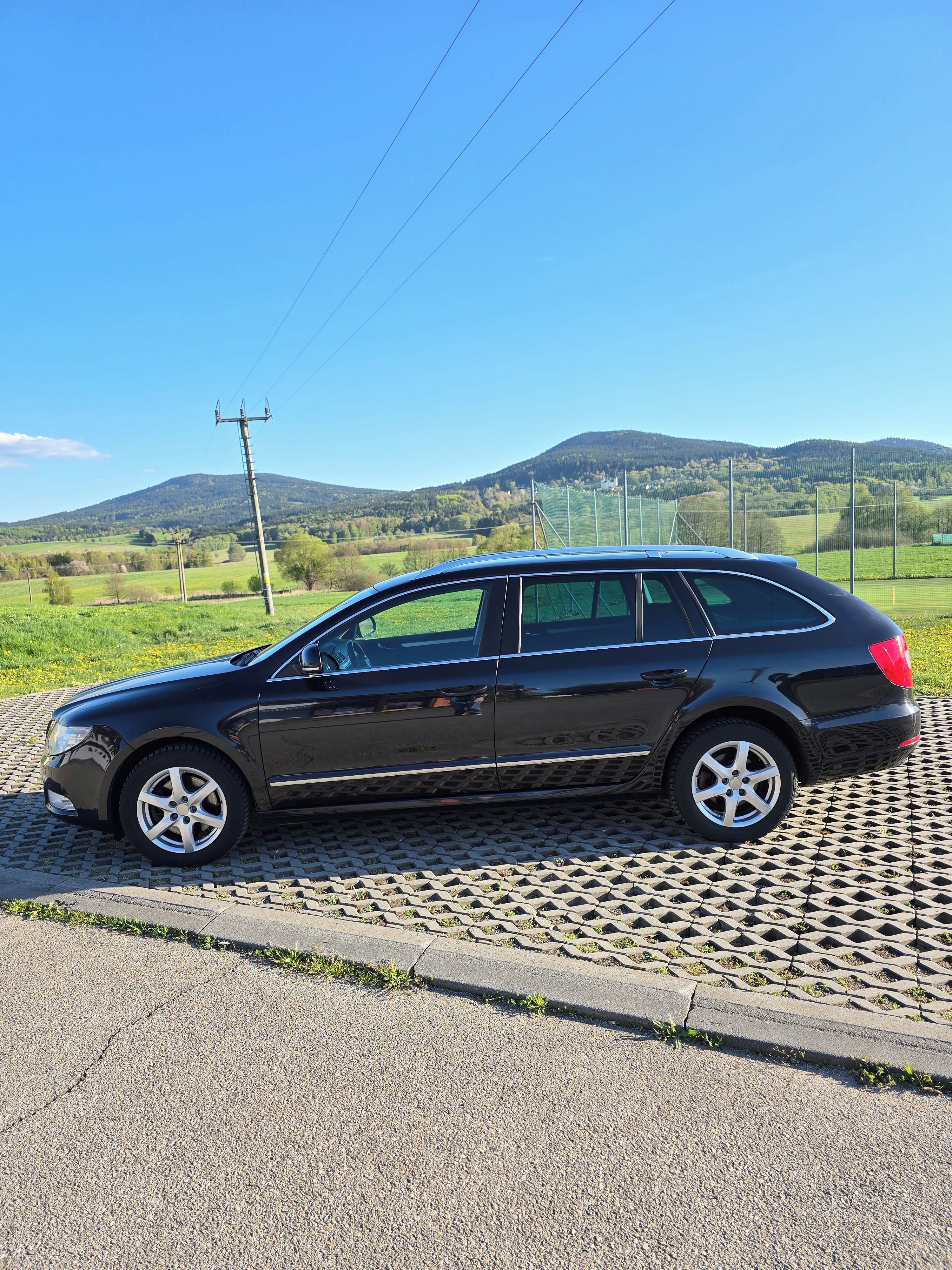 Škoda Superb, 2.0 TDI Combi Elegance - fotka 4