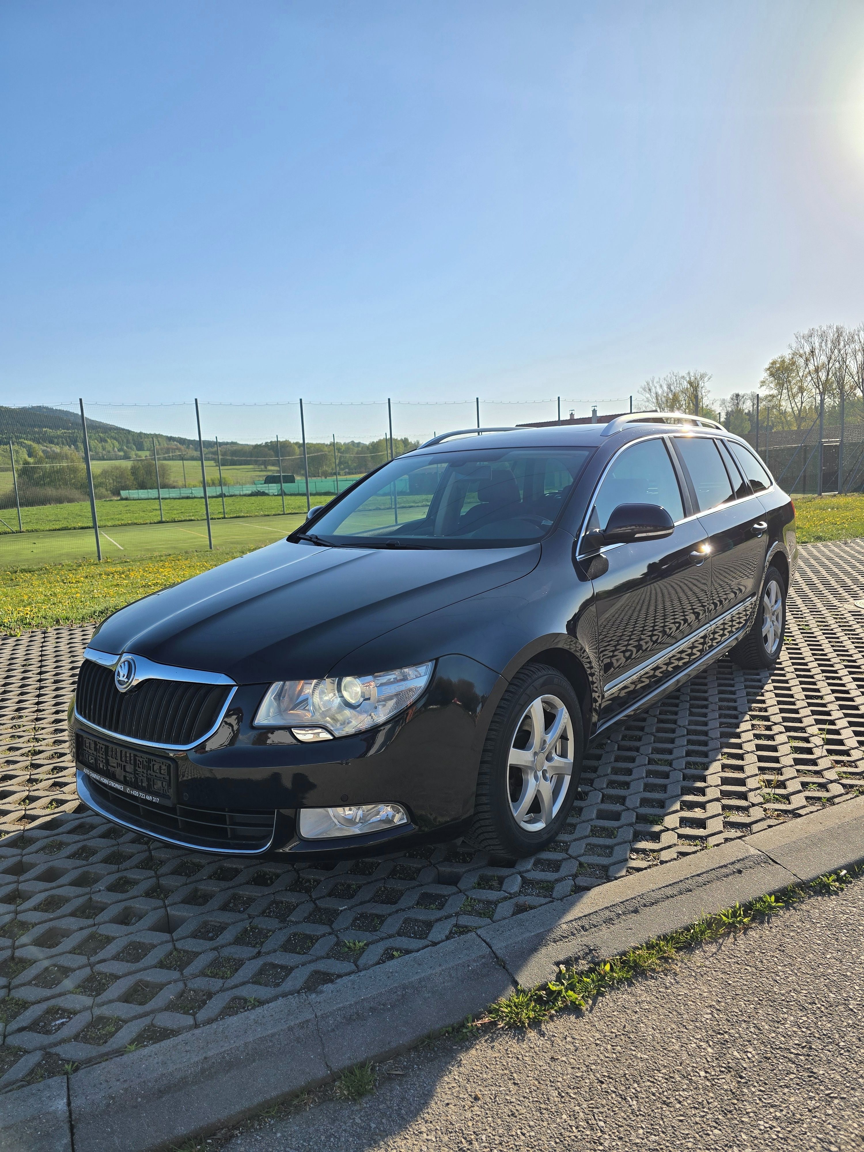 Škoda Superb, 2.0 TDI Combi Elegance - fotka 3