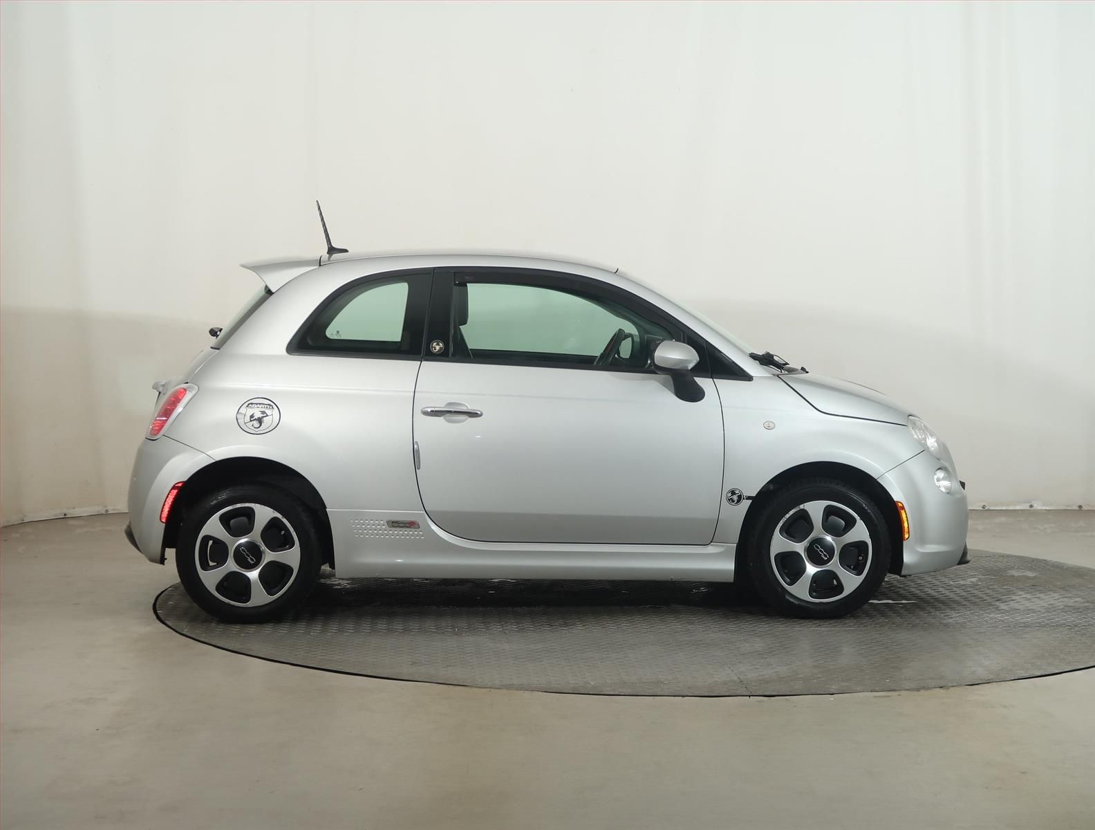 Fiat 500E, 24 kWh, Automat - fotka 6