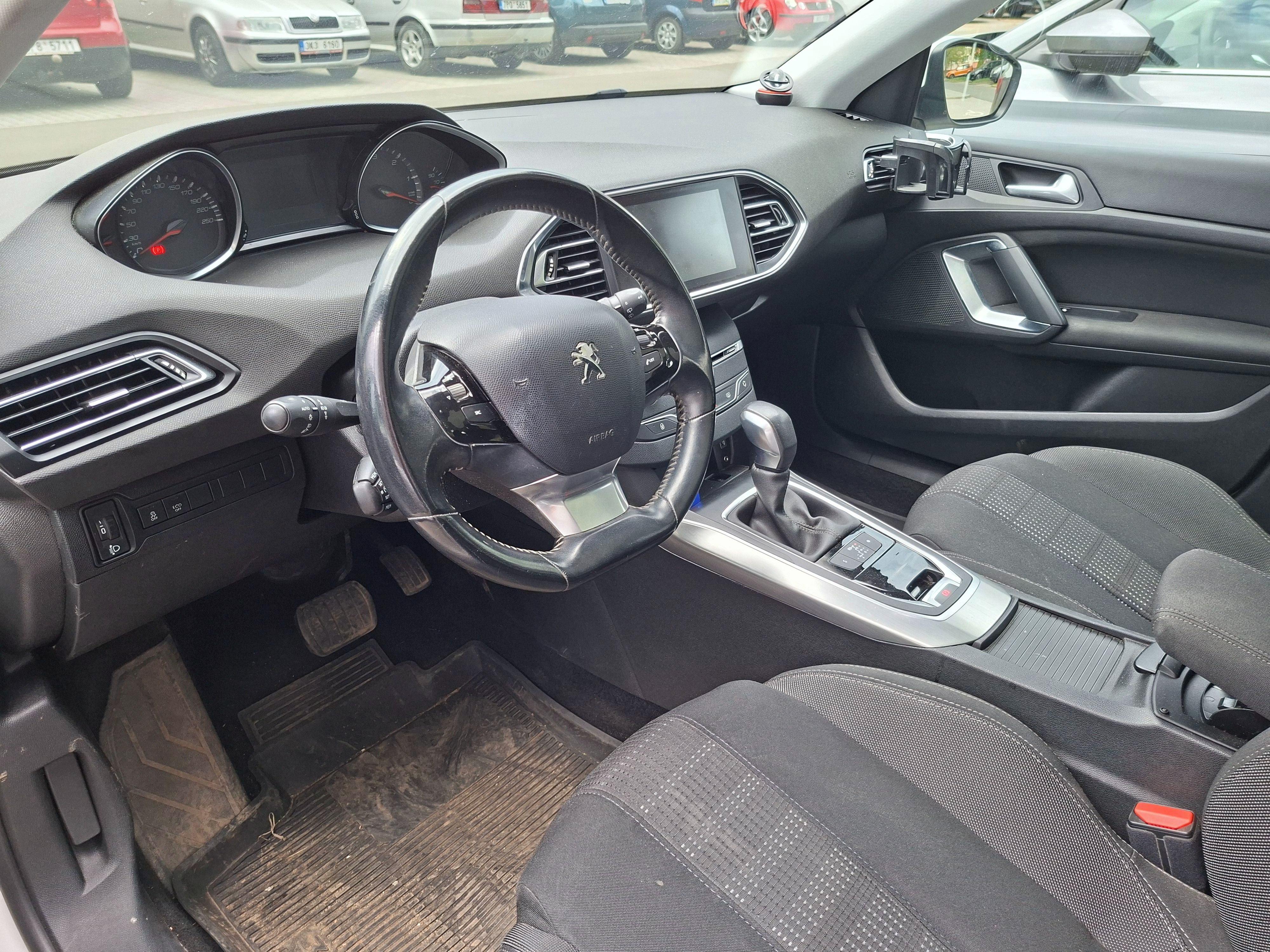 Peugeot 308, 2.0 HDI - fotka 5