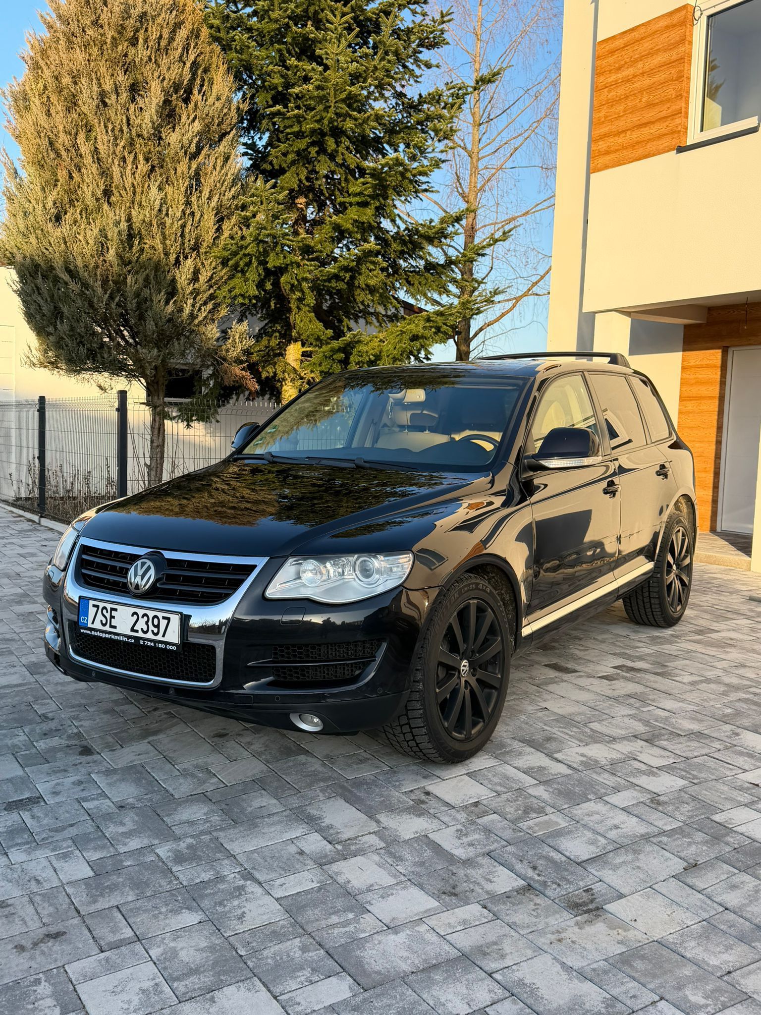 Volkswagen Touareg, 3.0 V6 TDI 176kW R-Line,vzduch - fotka 2