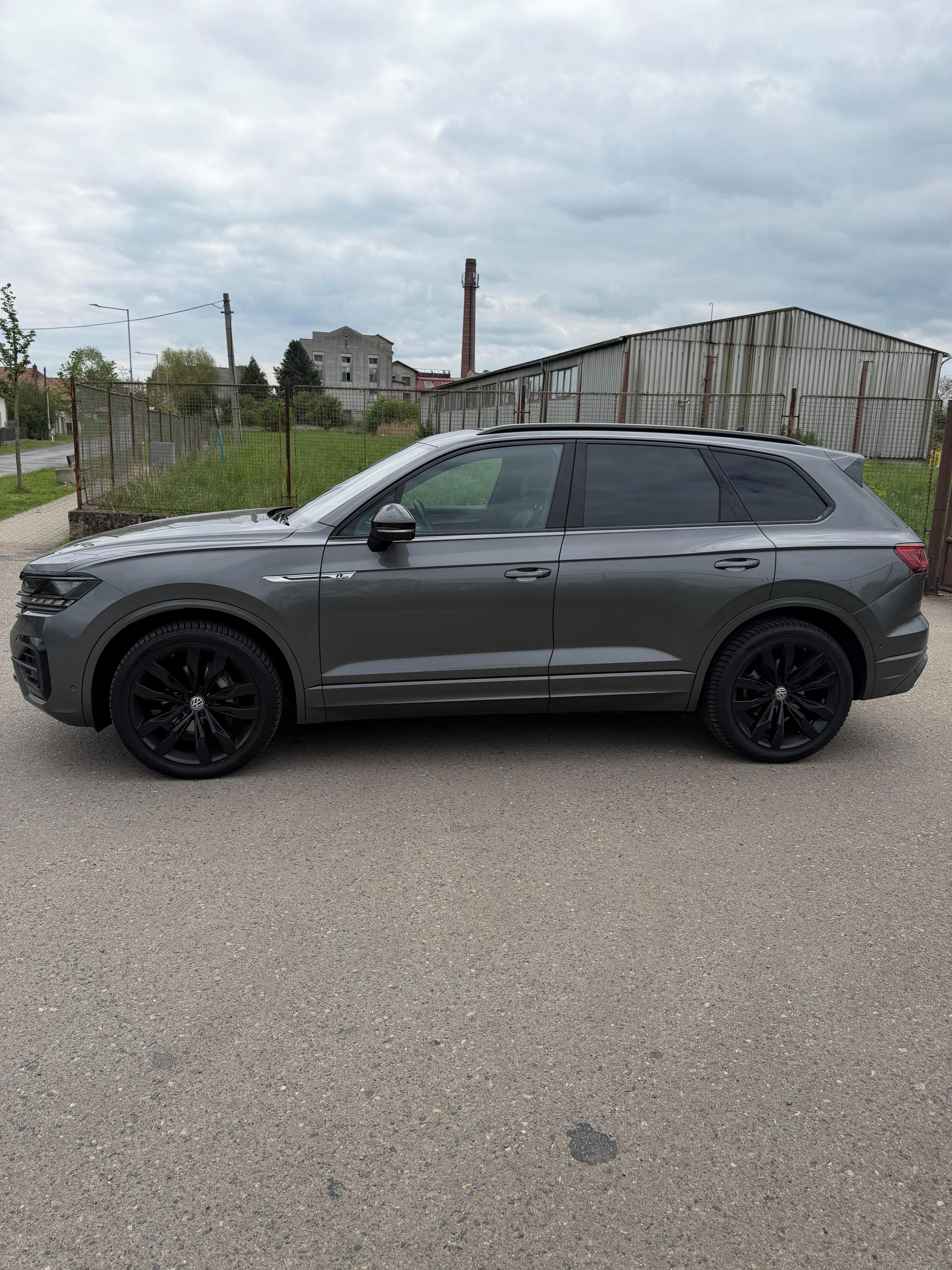 Volkswagen Touareg, VW TOUAREG 3,0 TDI R-LINE - fotka 4
