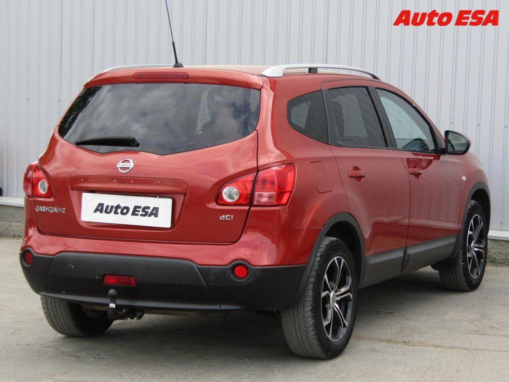 Nissan Qashqai, 2.0dci 4x4,7míst,ČR - fotka 4