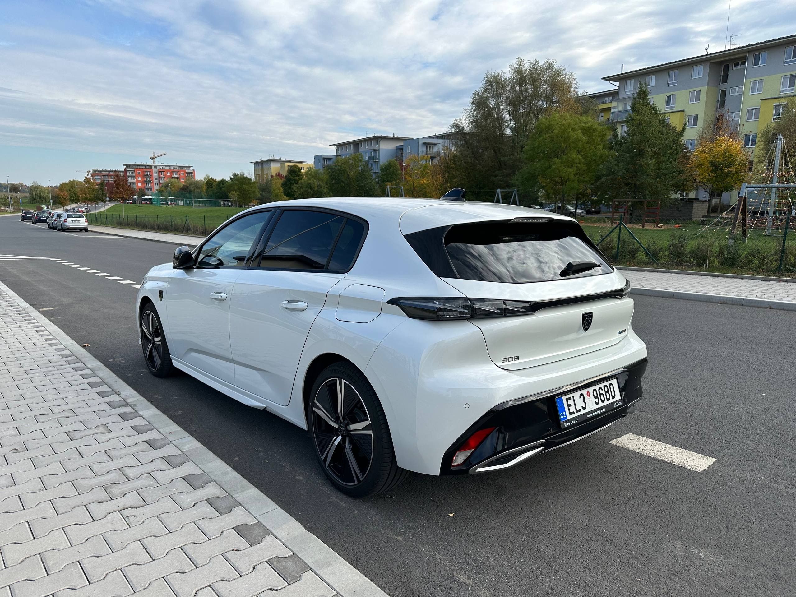 Peugeot 308, Peugeot 308 GT HYBRID 132kW - fotka 5