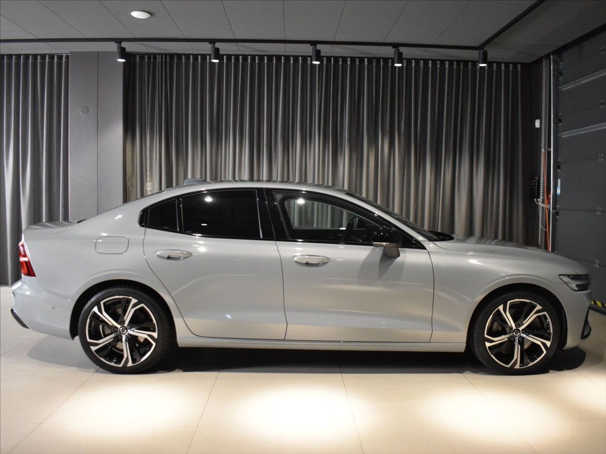Volvo S60, 2,0 B5 AWD Ultimate Panorama - fotka 3