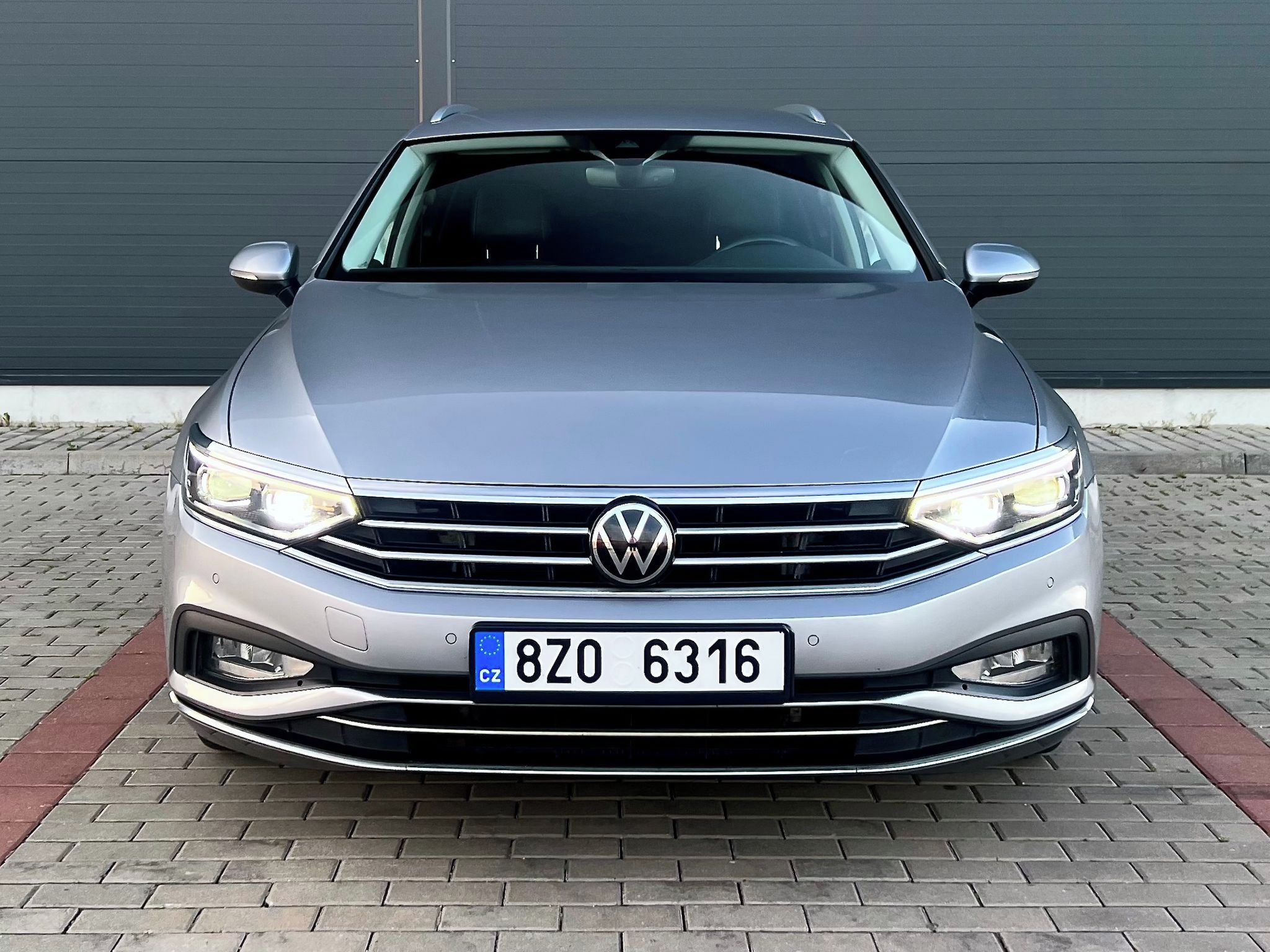 Volkswagen Passat, 2.0 TDI-DSG-ELEGANCE - fotka 2