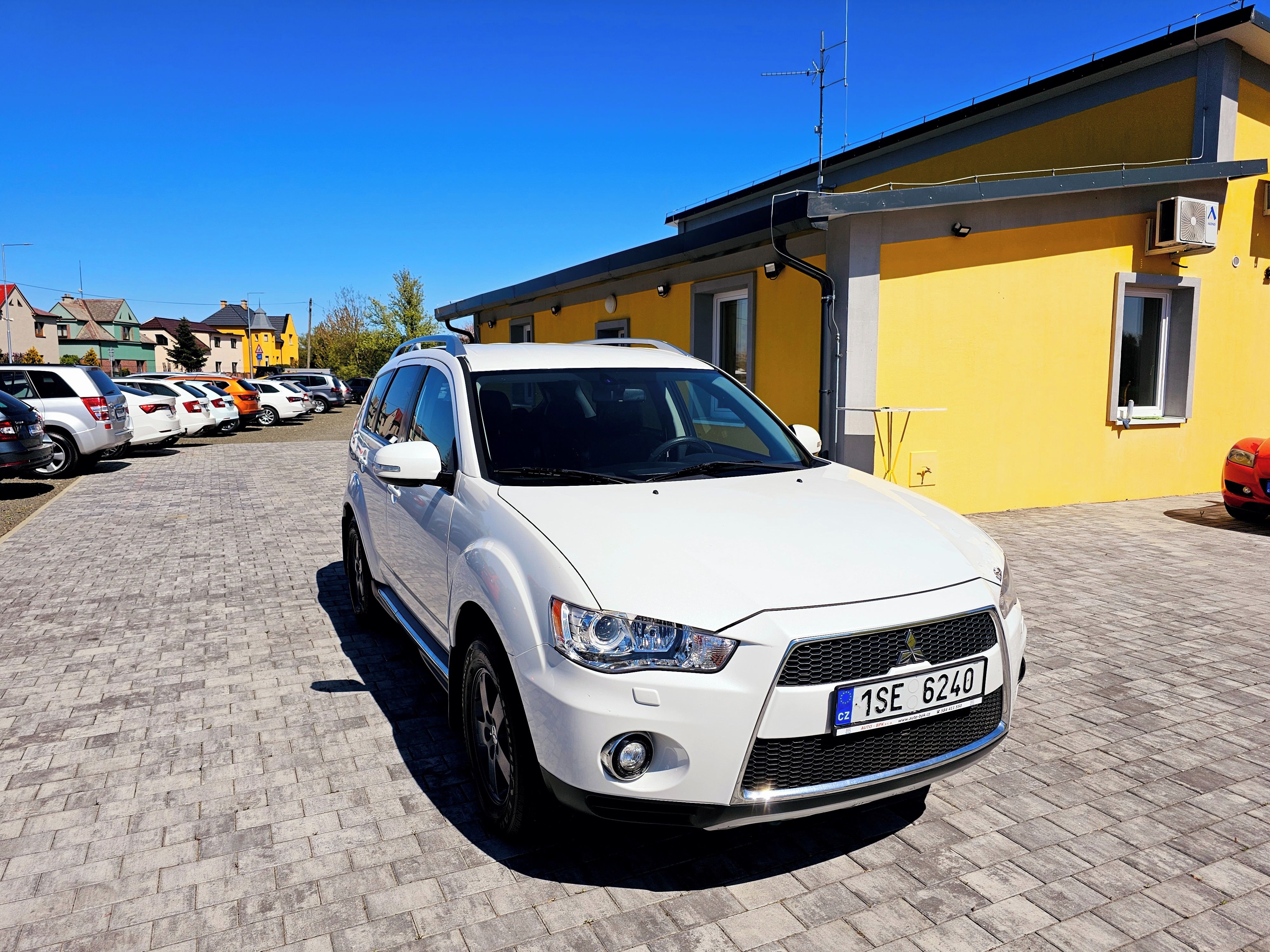 Mitsubishi Outlander, 2.2  DI-D TC-SST Intense Plus - fotka 4