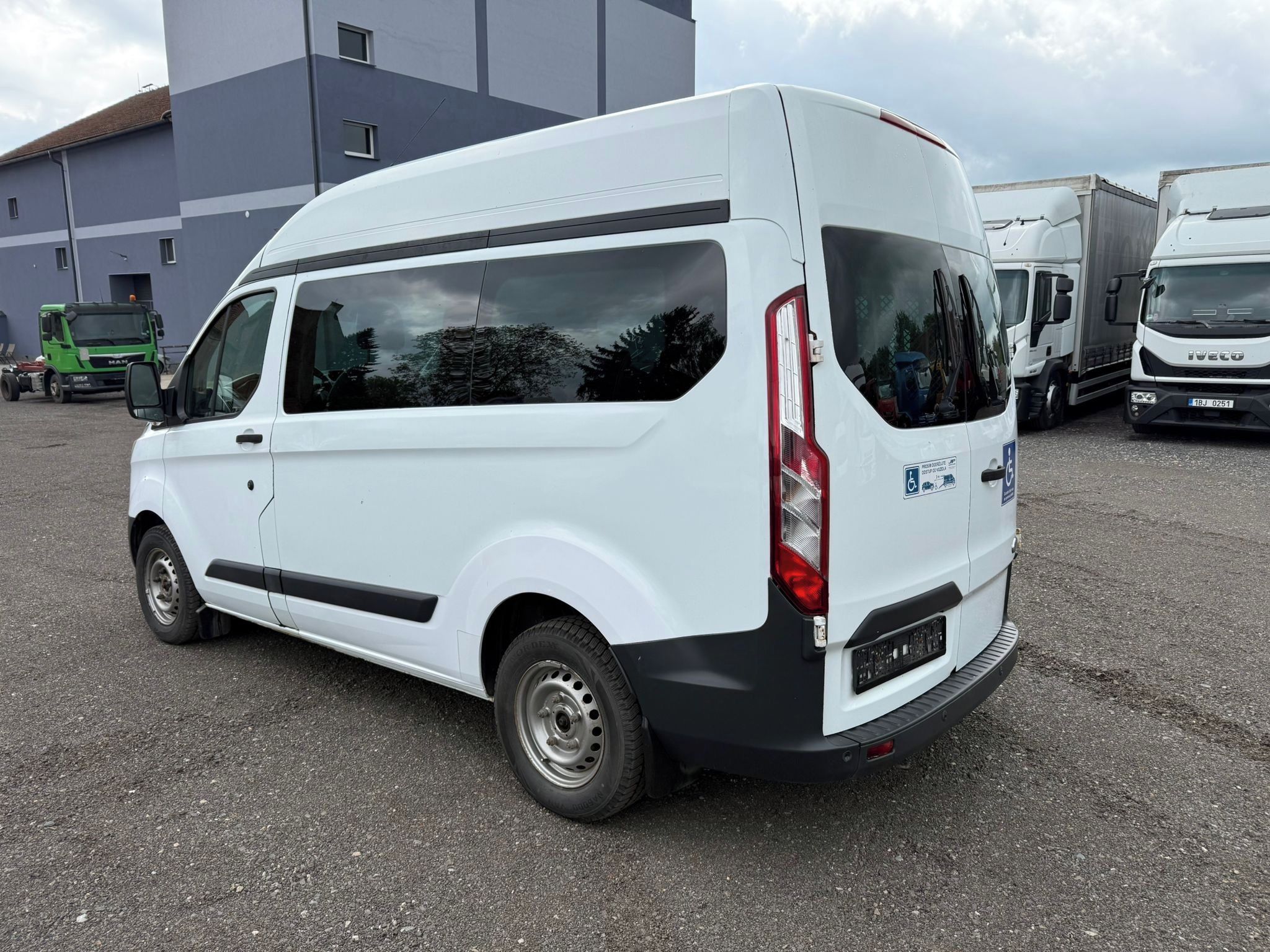 Ford Transit Custom, 2.2TDCI 74kw PLOŠINA PRO ZTP - fotka 3