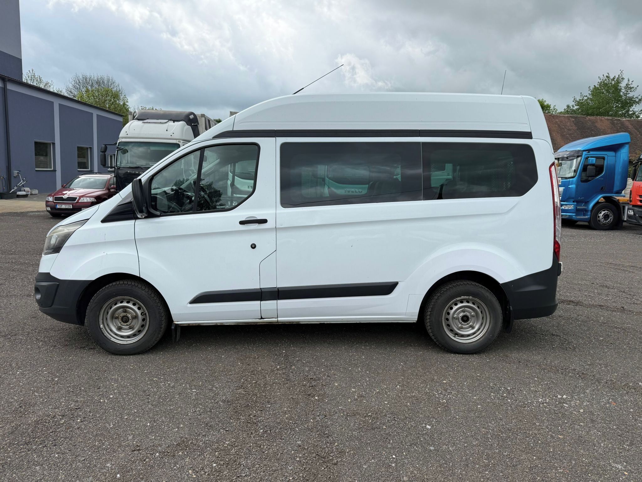 Ford Transit Custom, 2.2TDCI 74kw PLOŠINA PRO ZTP - fotka 2