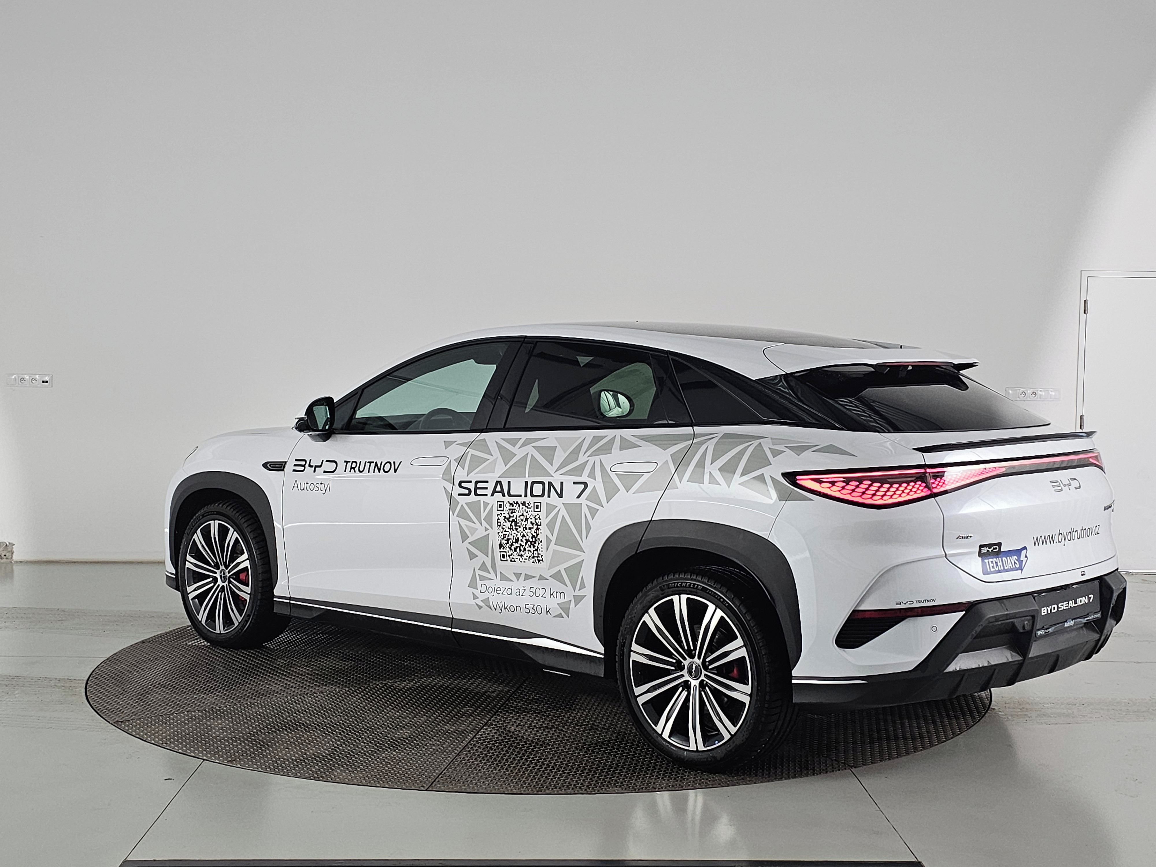 BYD Sealion 7, 530 k Design 82,5kWh AWD - fotka 3