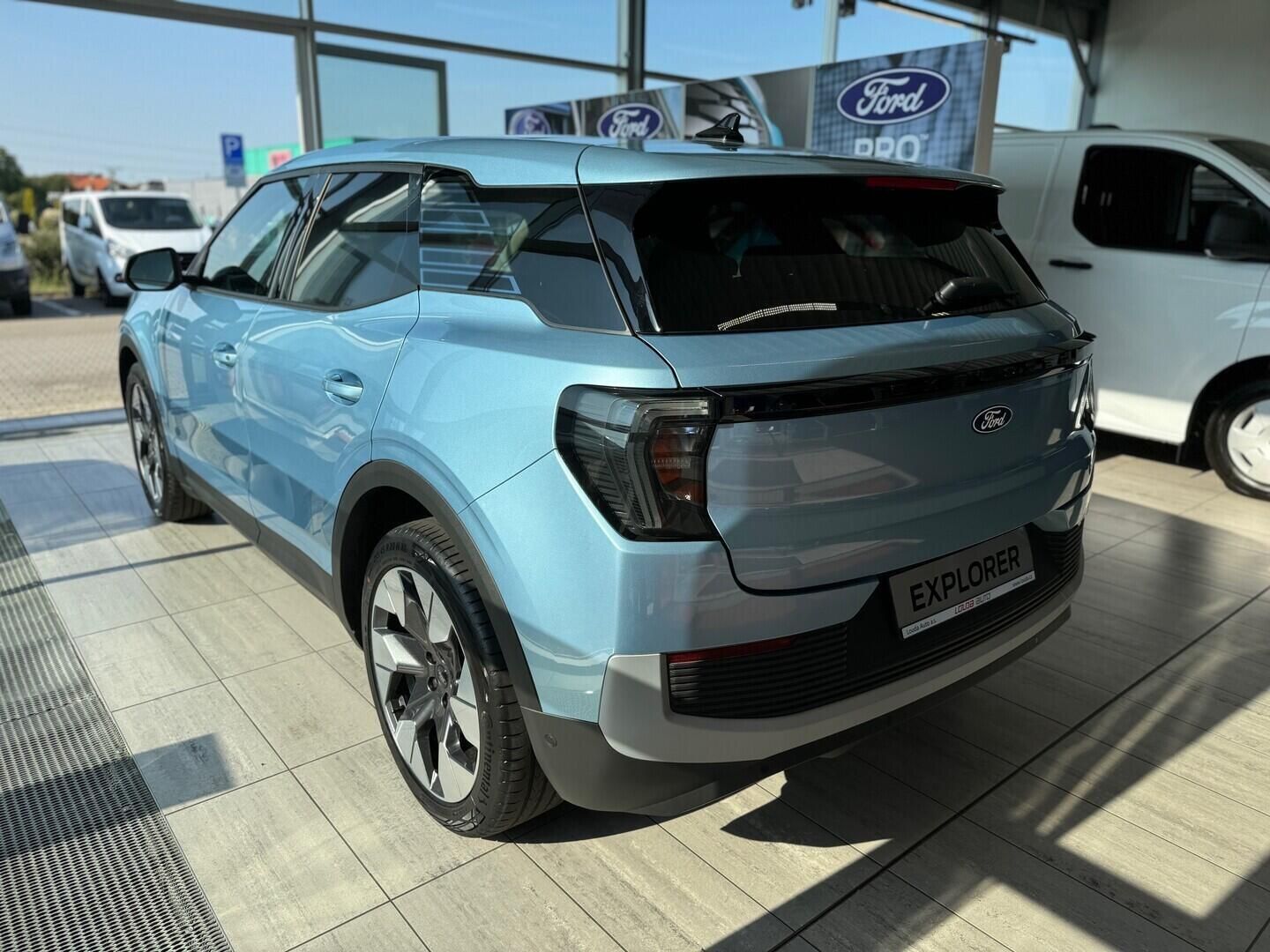 Ford Explorer, Elektrický  Premium 77 kWh,0 P - fotka 4