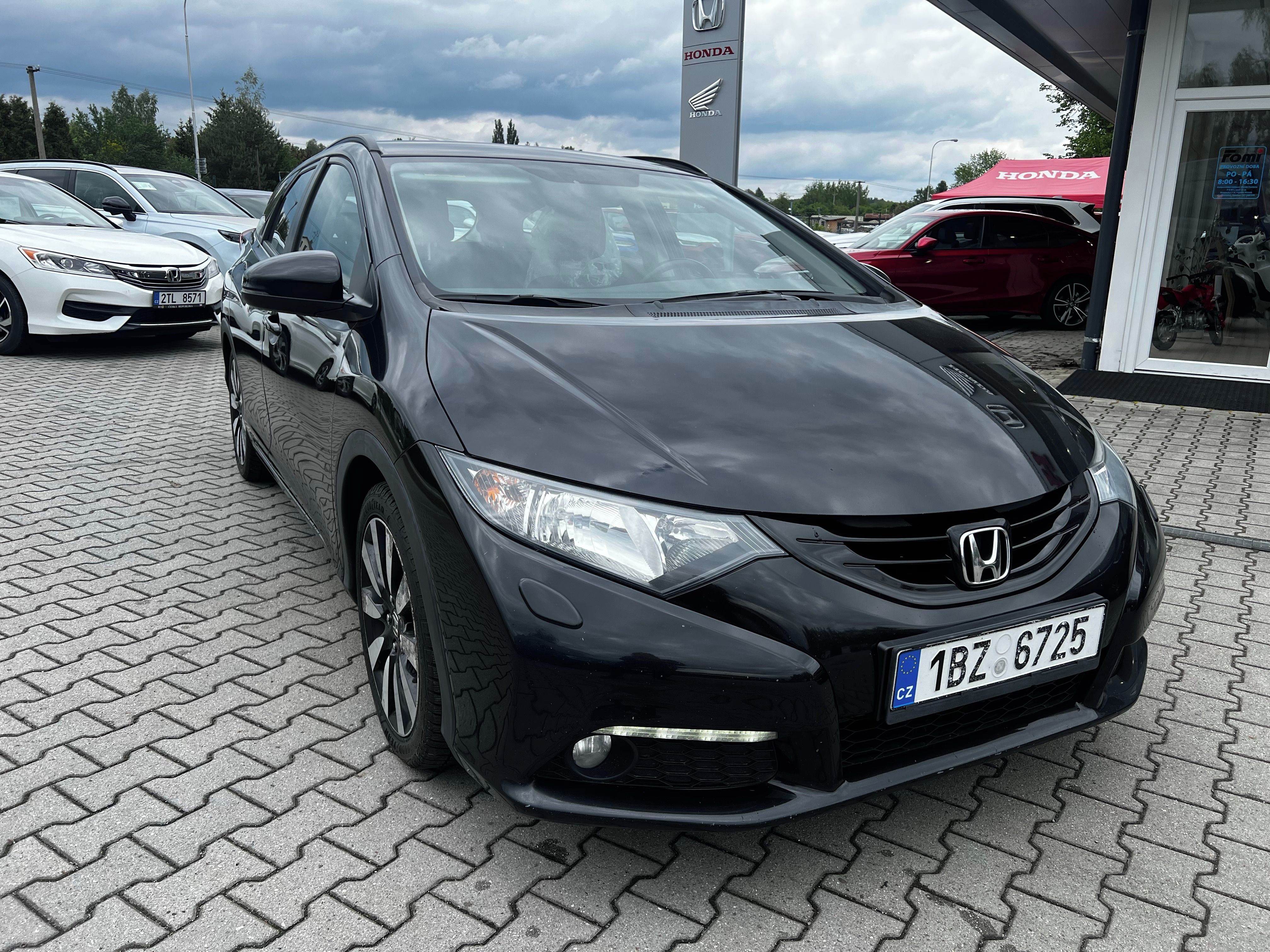 Honda Civic, 1,6 i-DTEC 6MT - fotka 3