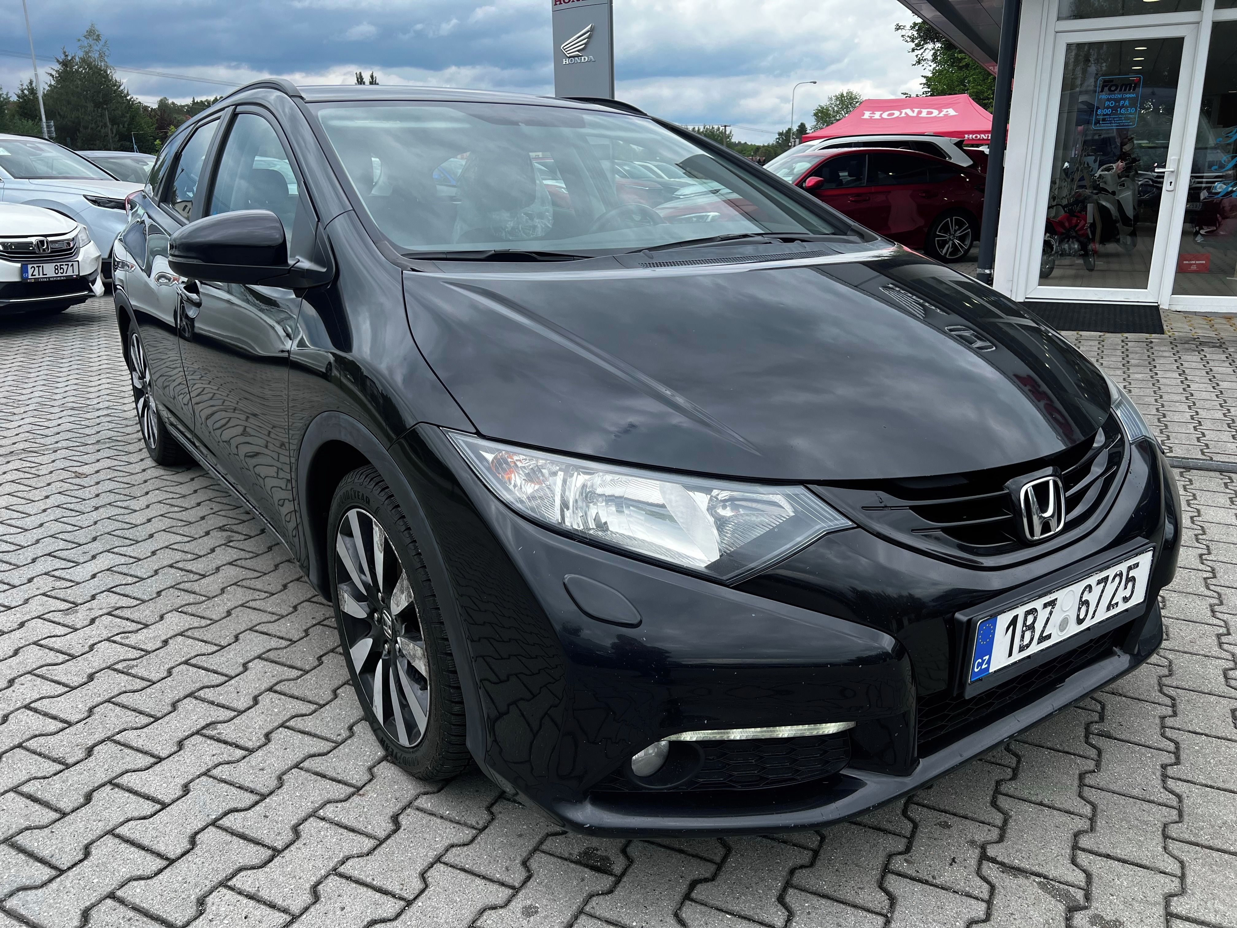 Honda Civic, 1,6 i-DTEC 6MT - fotka 2