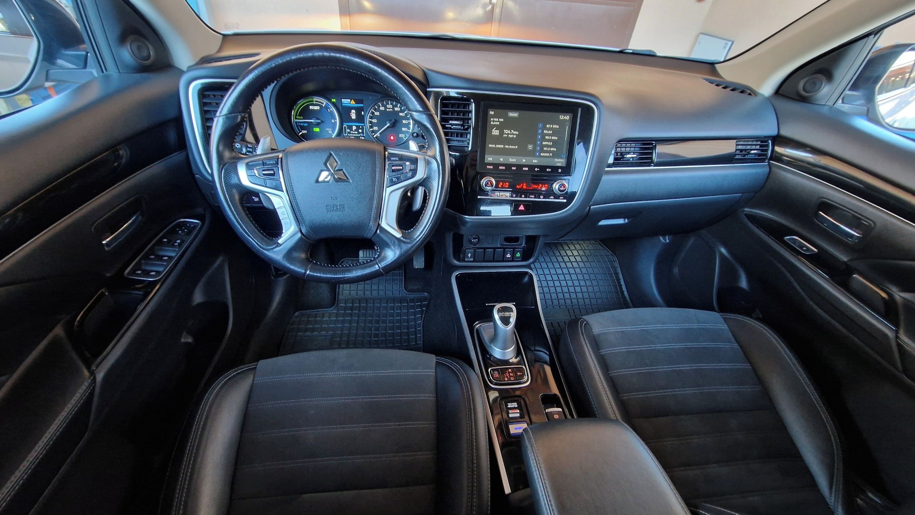 Mitsubishi Outlander, 2,4 PHEV-KŮŽE-AUT-POUZE 64TKM - fotka 5