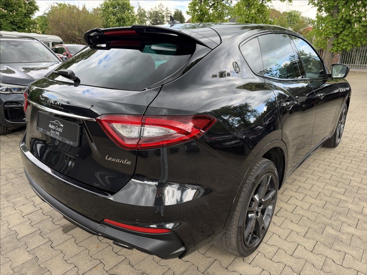 Maserati Levante, 3.0V6 SQ4 - fotka 6