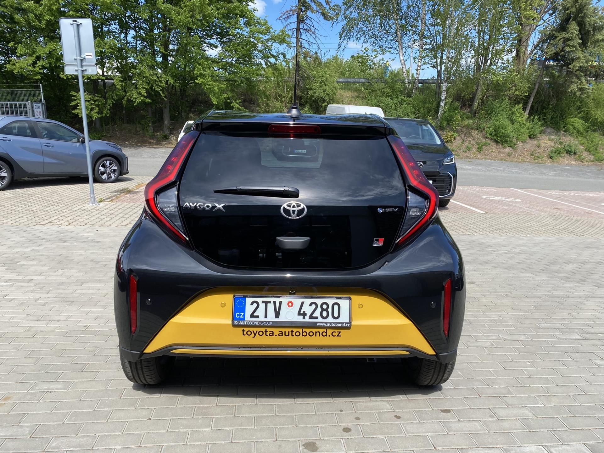 Toyota Aygo, 1.5 HEV GR SPORT + zimní pneu - fotka 5