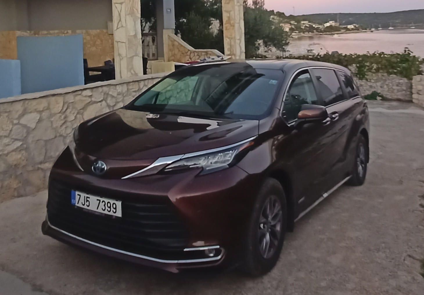 Toyota Sienna, XLE 2.5 HYBRID AWD, 7 MÍST