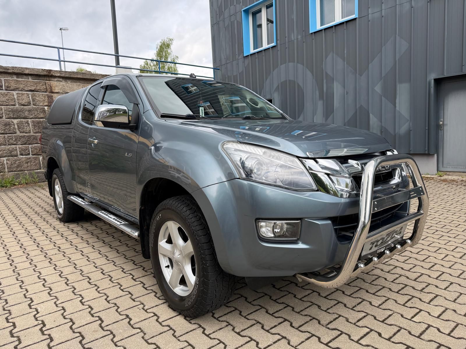 Isuzu D-Max, 2,5 D TwinTurbo 4x4 / 1.maj. / - fotka 6