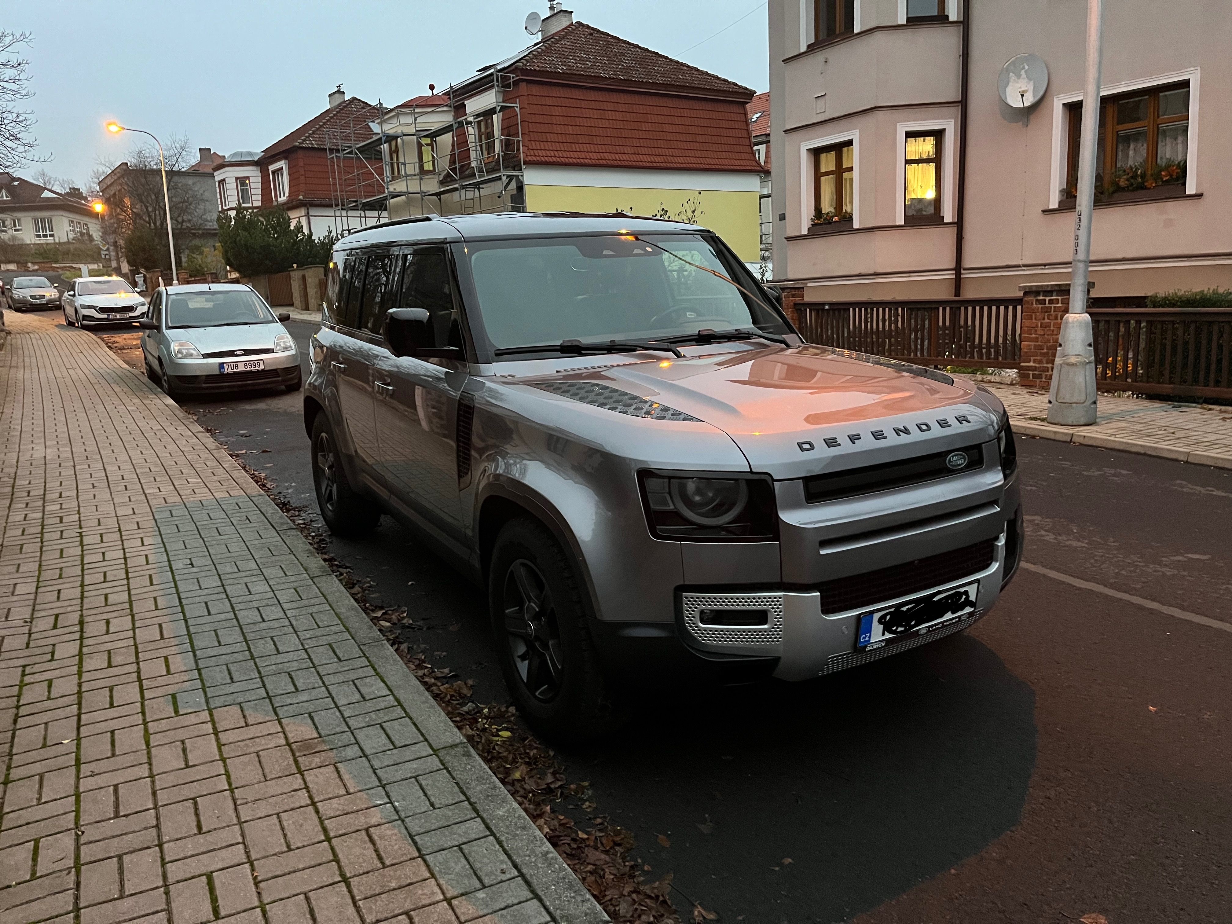 Land Rover Defender, 110SE D250