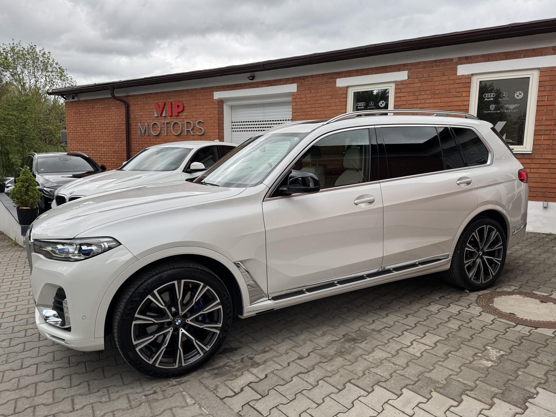 BMW X7, 40xD-R22-SKY-LCD-NOČNÍ V-ČR - fotka 2