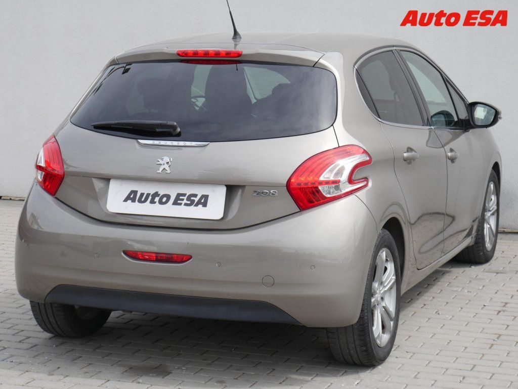 Peugeot 208, 1.6i,ČR - fotka 4