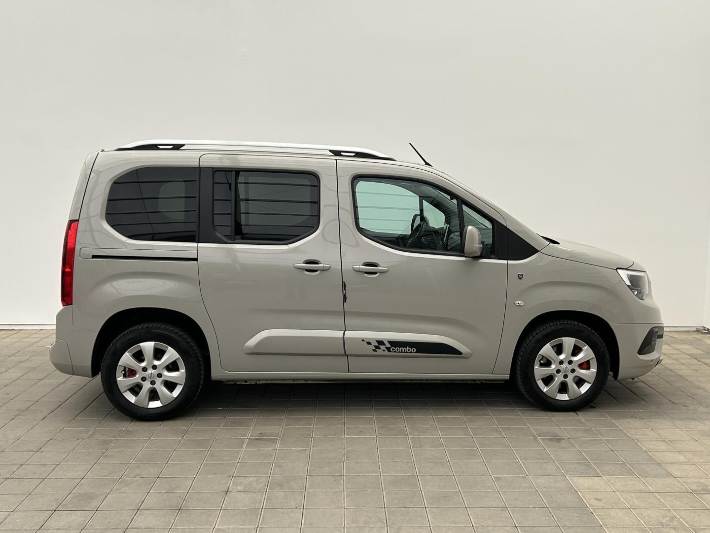 Opel Combo, 1.5CDTI 96kW Smile 7 Míst - fotka 6