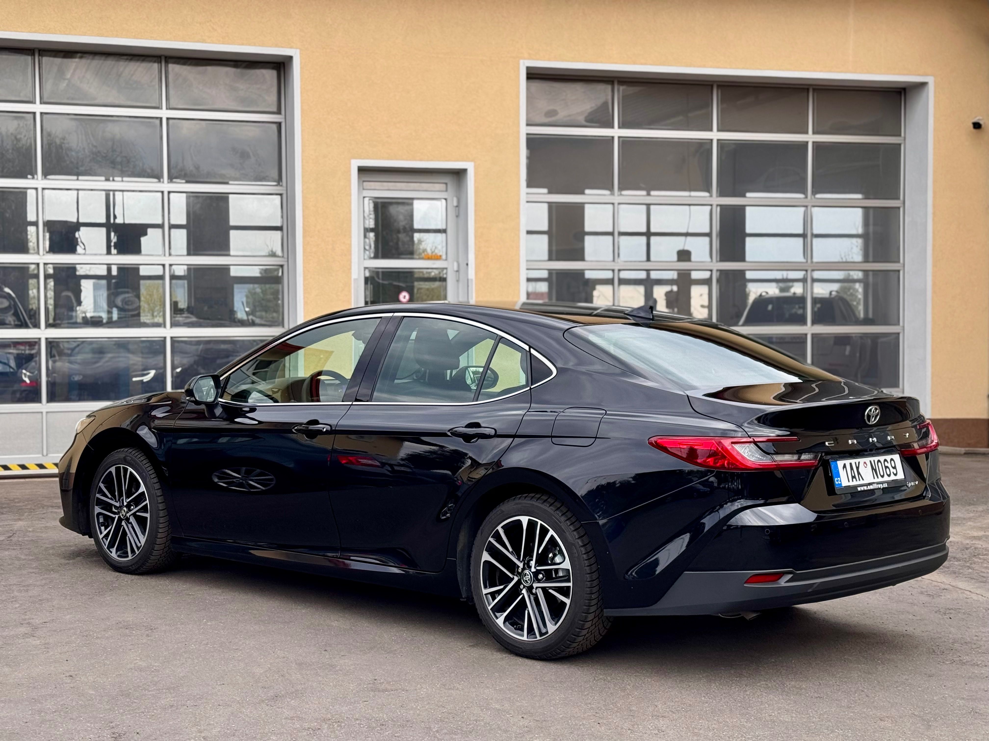 Toyota Camry, 2.5 Hybrid Executive 169kw - fotka 6