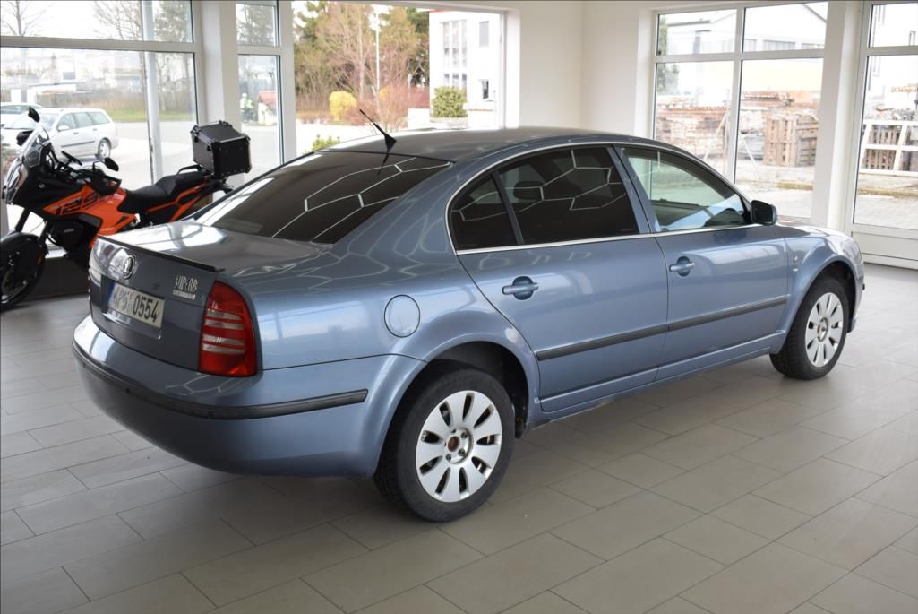 Škoda Superb, 2,8 i V6 30V, klima,nová STK, - fotka 4