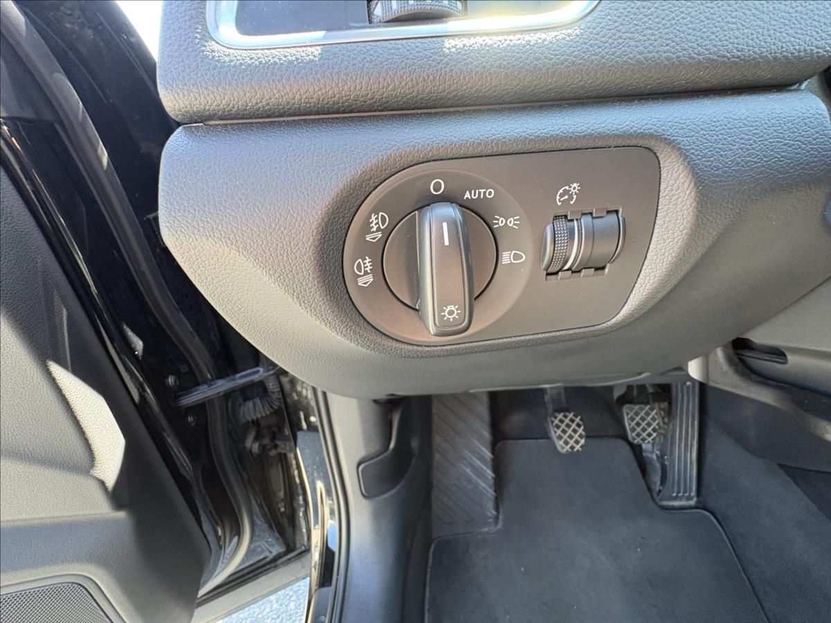 Audi Q3, 2,0 TDi 103kW Xenon,Navi,Tažné - fotka 5