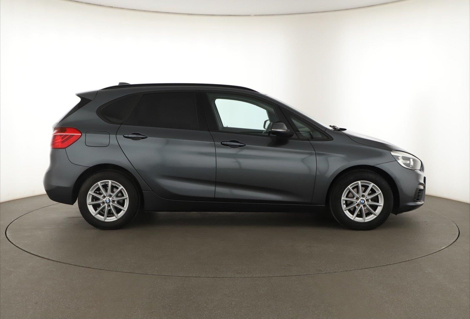 BMW Řada 2, 218d Active Tourer, Automat - fotka 6