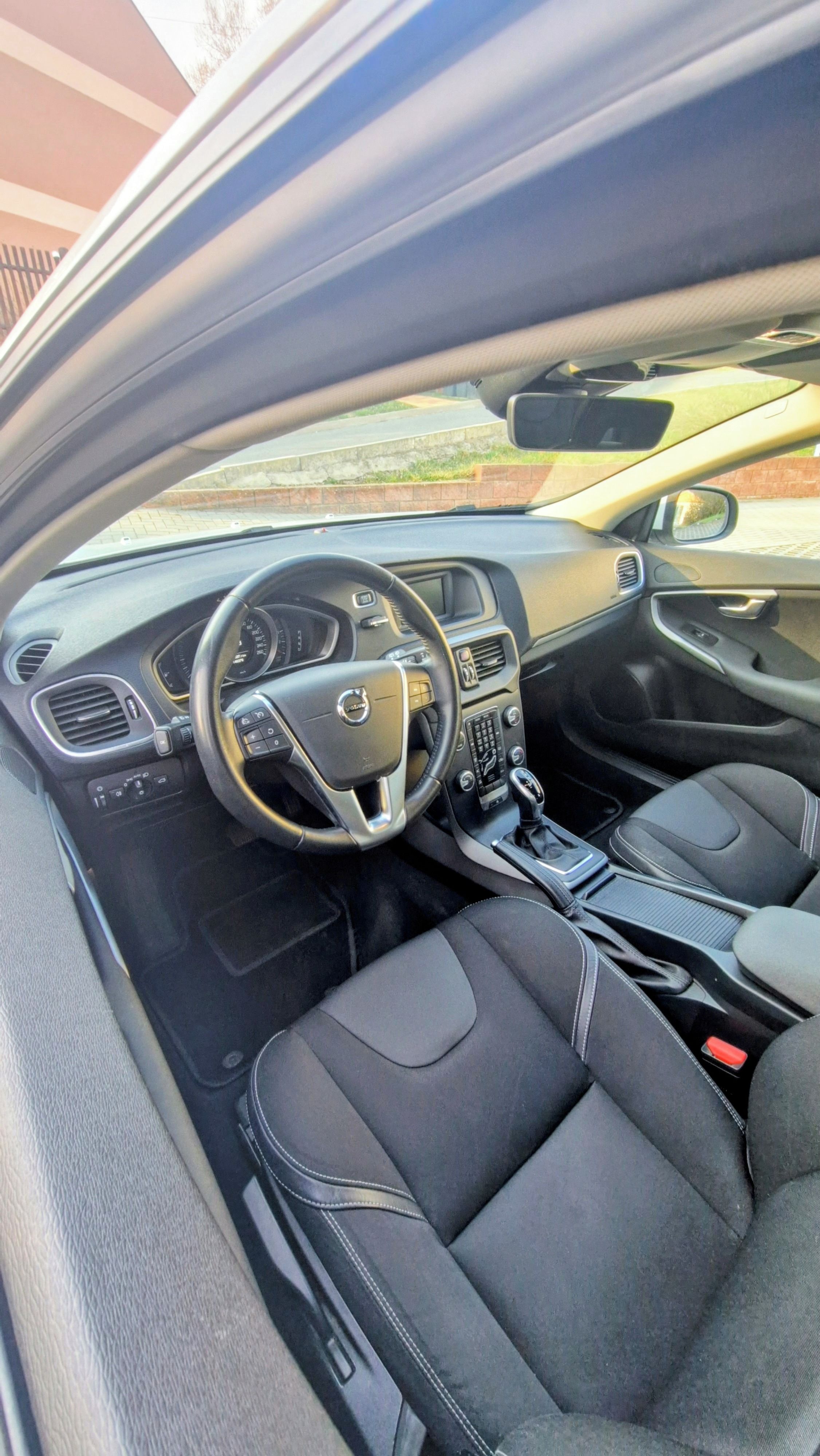 Volvo V40, VOLVO V40 D3 2.0 AUT., Z.PNEU - fotka 4