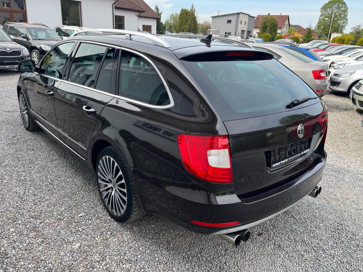 Škoda Superb, 2.0 TDI Laurin a Klement - fotka 4