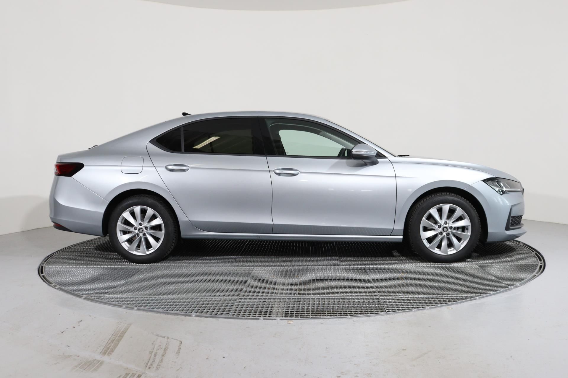 Škoda Superb, SELECTION 2,0TDI DSG/VIRT.PEDÁ - fotka 6