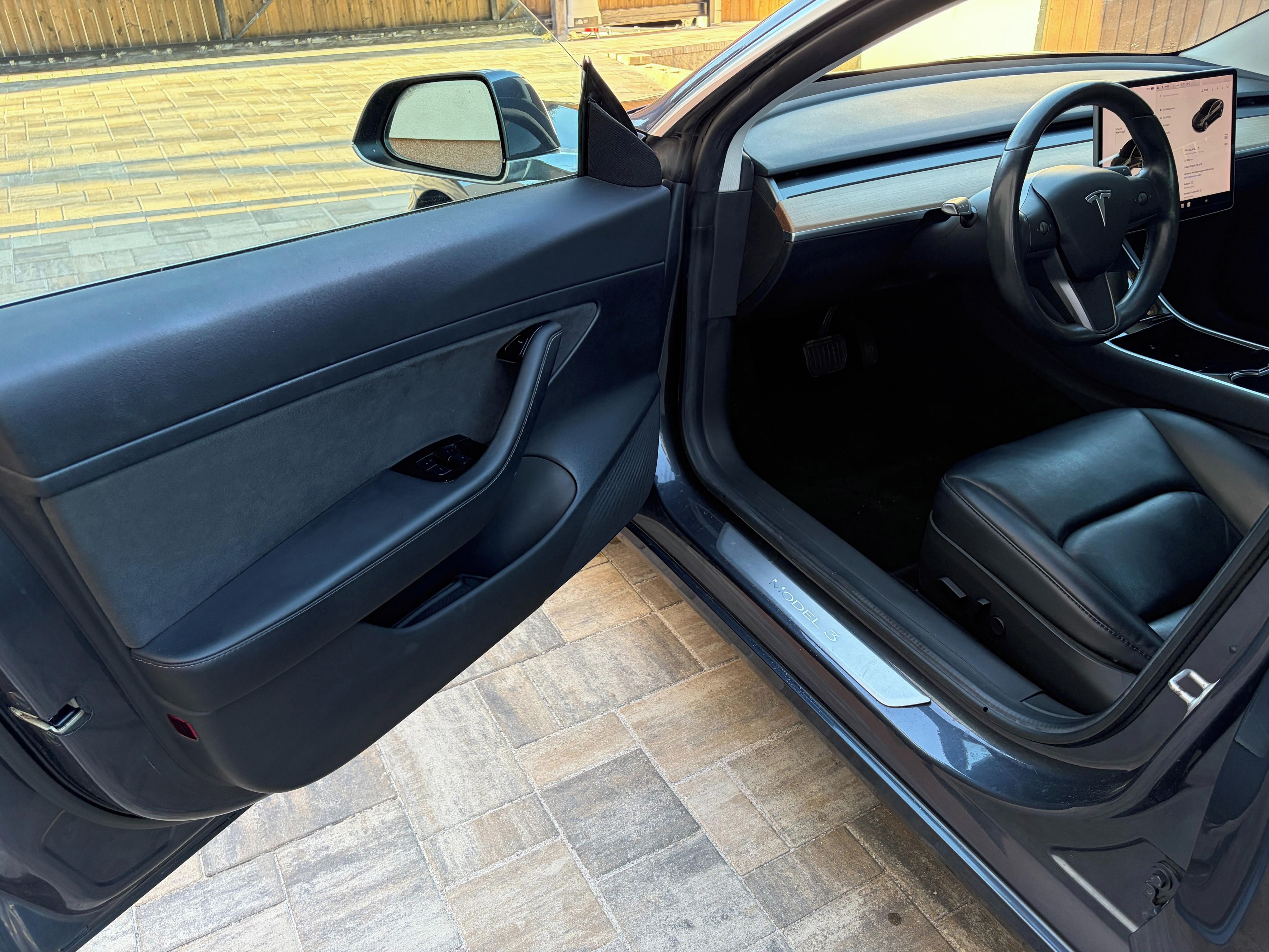 Tesla Model 3, SR + 60kwh, DPH, SOH 86% - fotka 6