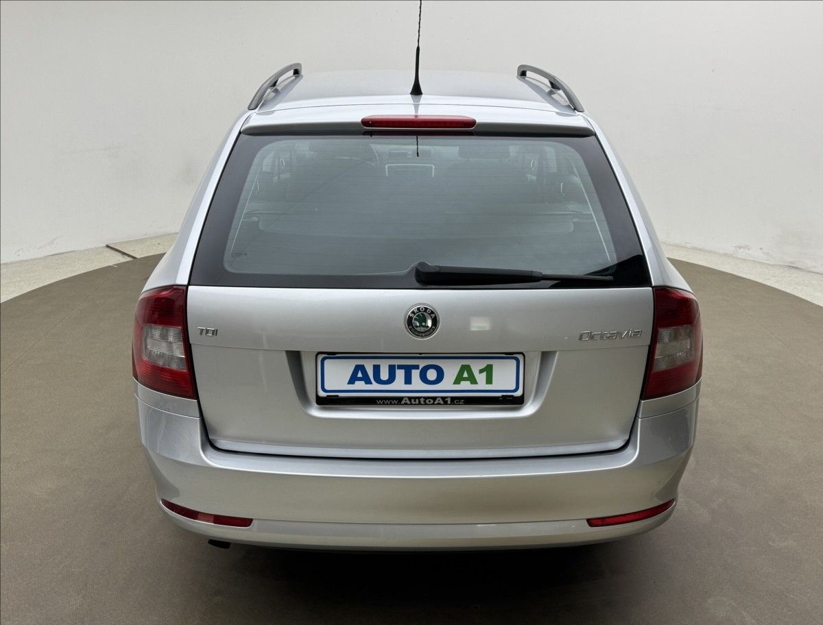 Škoda Octavia, 1,6 TDi 77kW KLIMATIZACE SWING - fotka 5