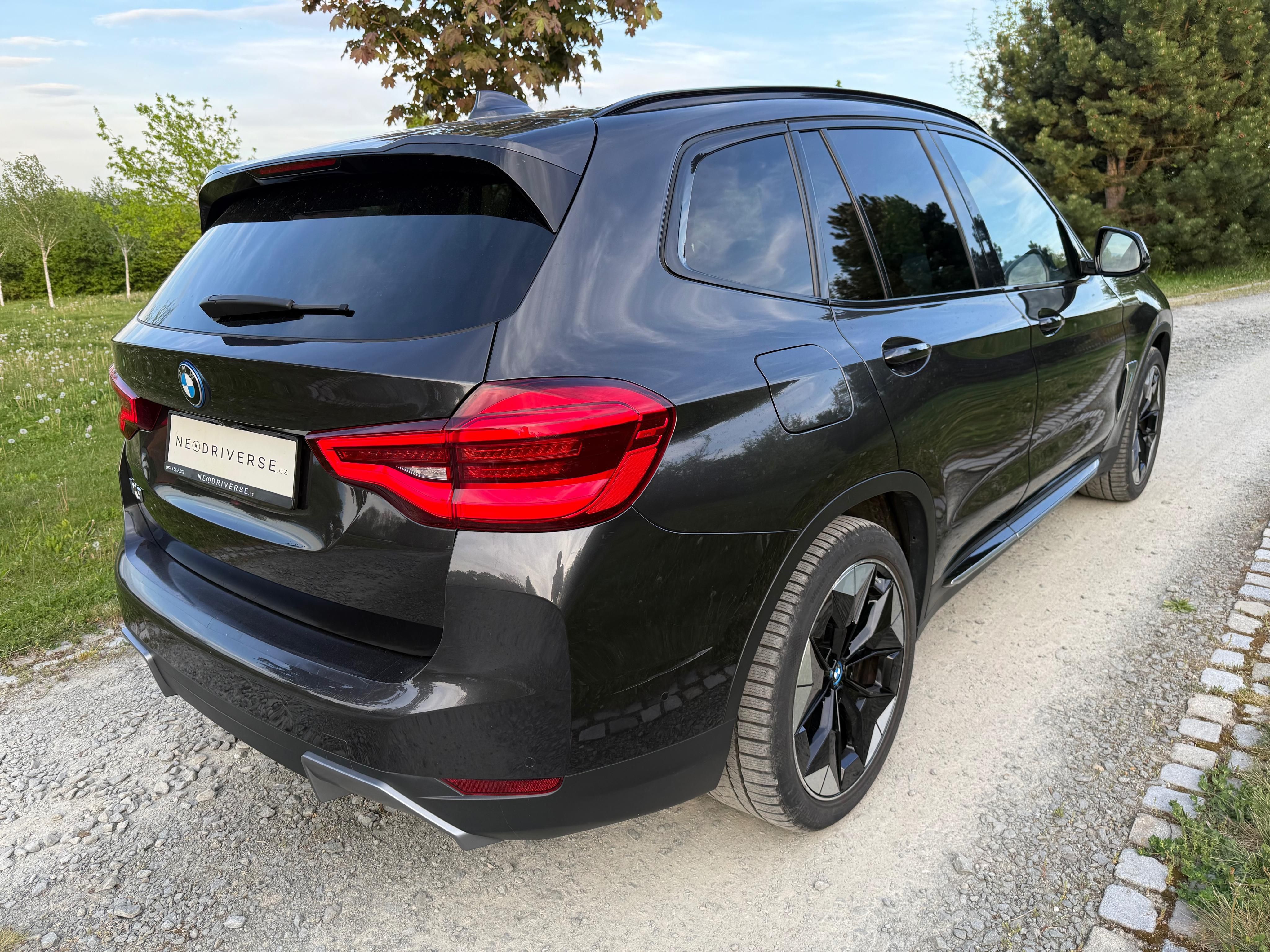 BMW iX3, High Executive 80 kWh SoH 92% - fotka 3