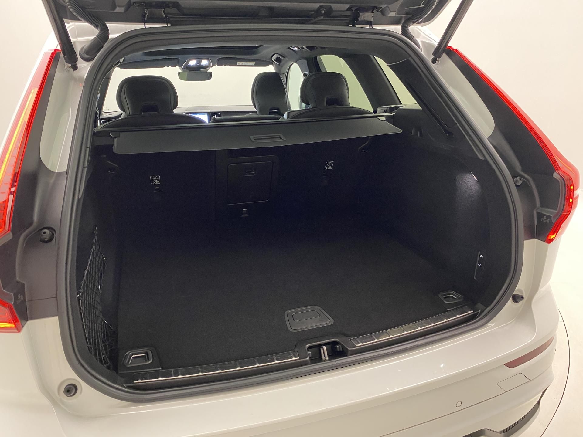 Volvo XC60, T6 AWD RECHARGE DARK PLUS AUT - fotka 6