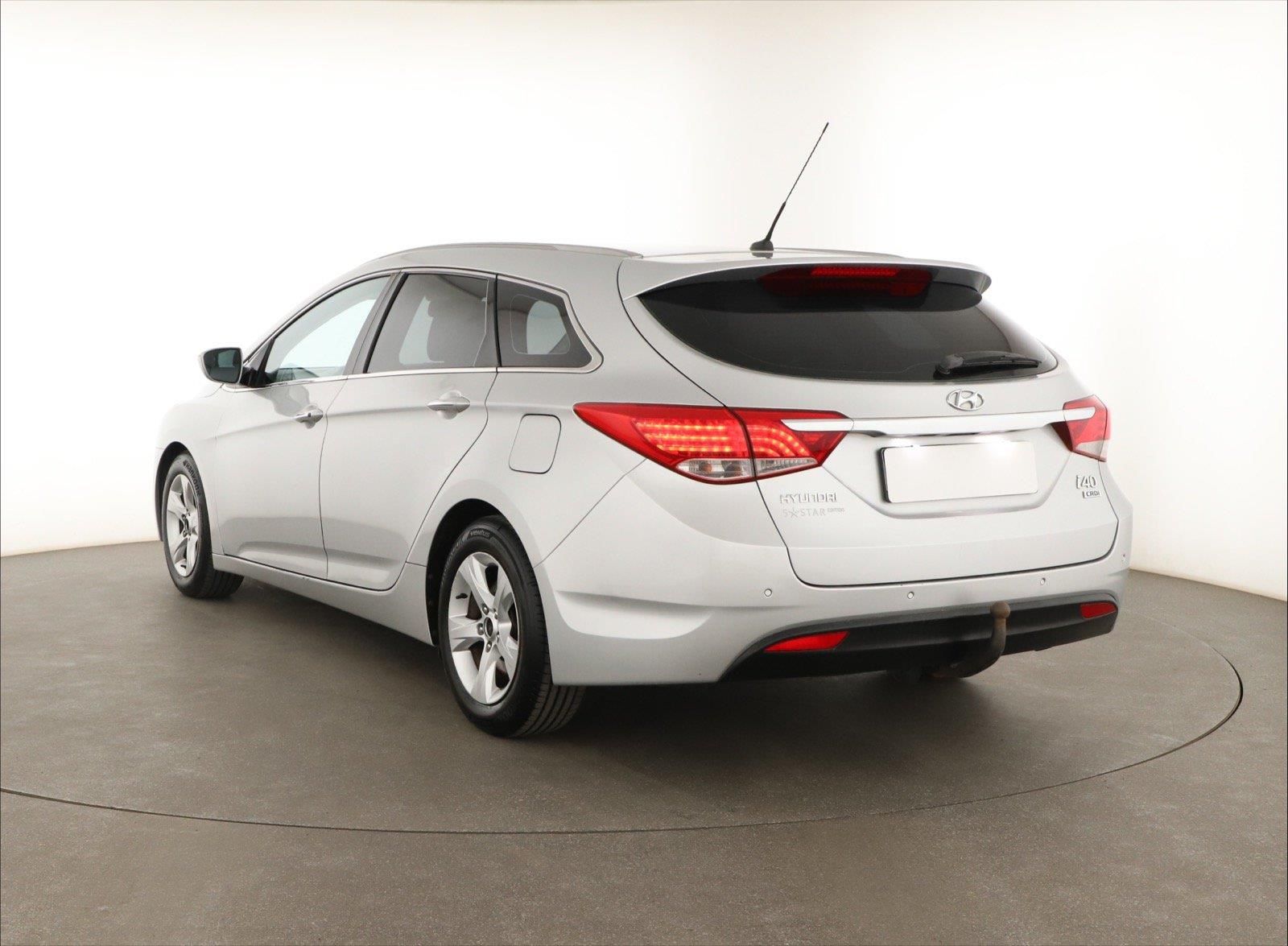 Hyundai i40, 1.7 CRDi, Automatická klima - fotka 4