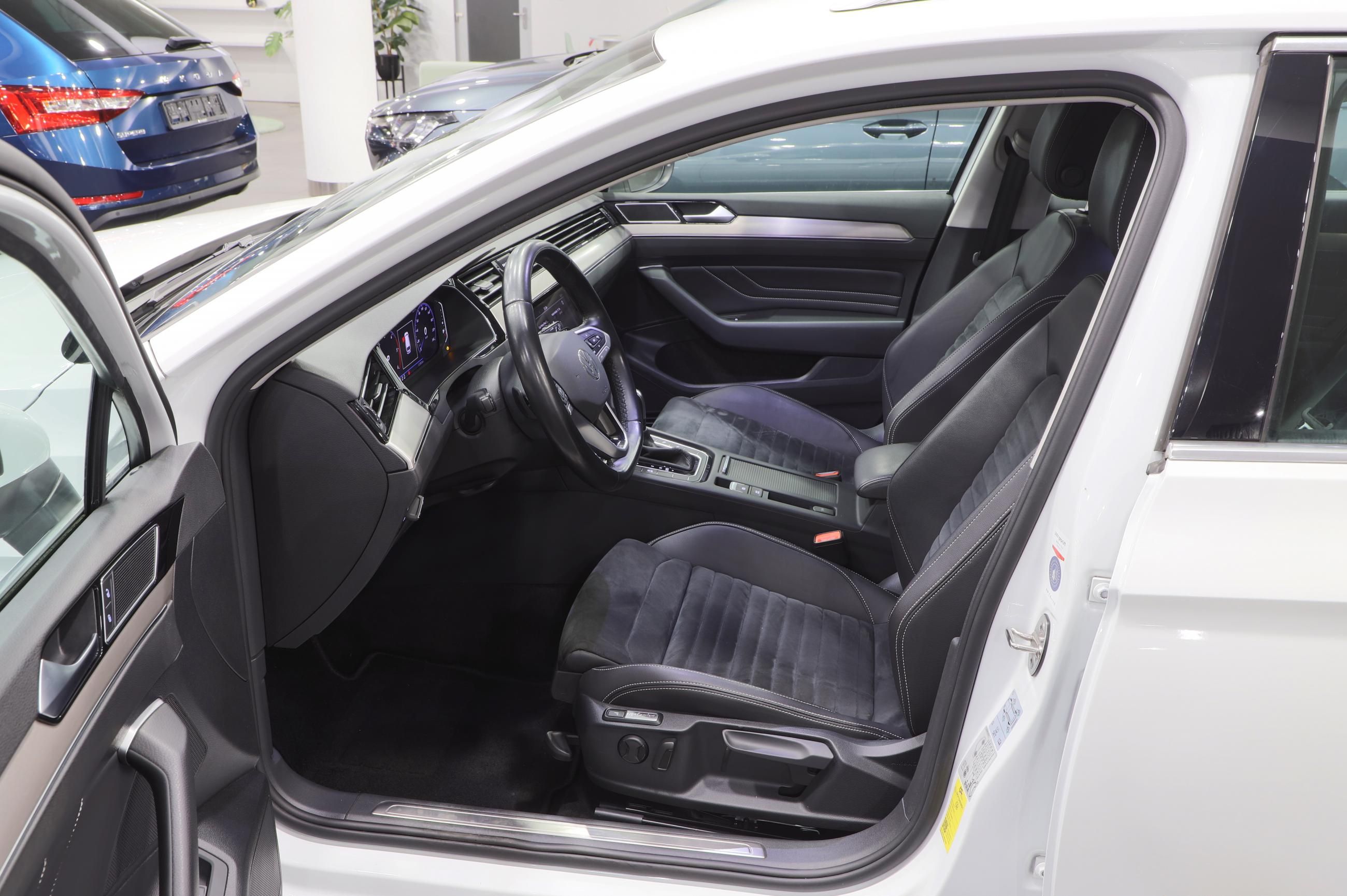 Volkswagen Passat Variant, Elegance 2.0 TDI 147kW DSG - fotka 6
