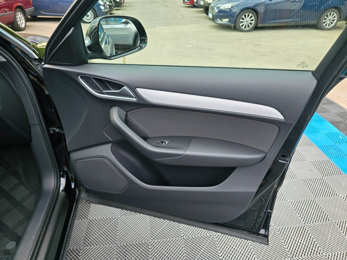 Audi Q3, 2.0TFSI/4X4/ČR/2MAJ/2012 - fotka 6