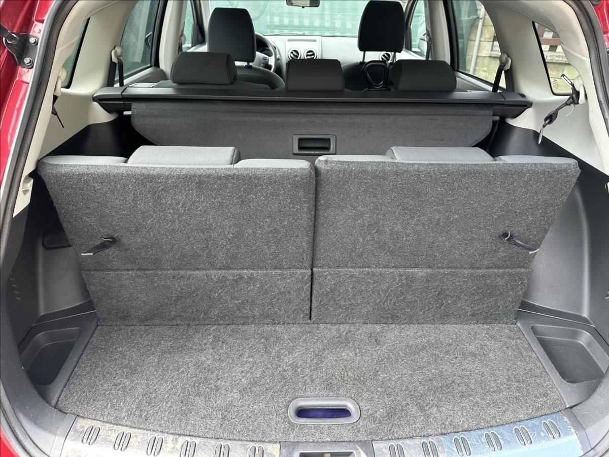 Nissan Qashqai, 2,0 +2 4x4 7.Míst - fotka 6