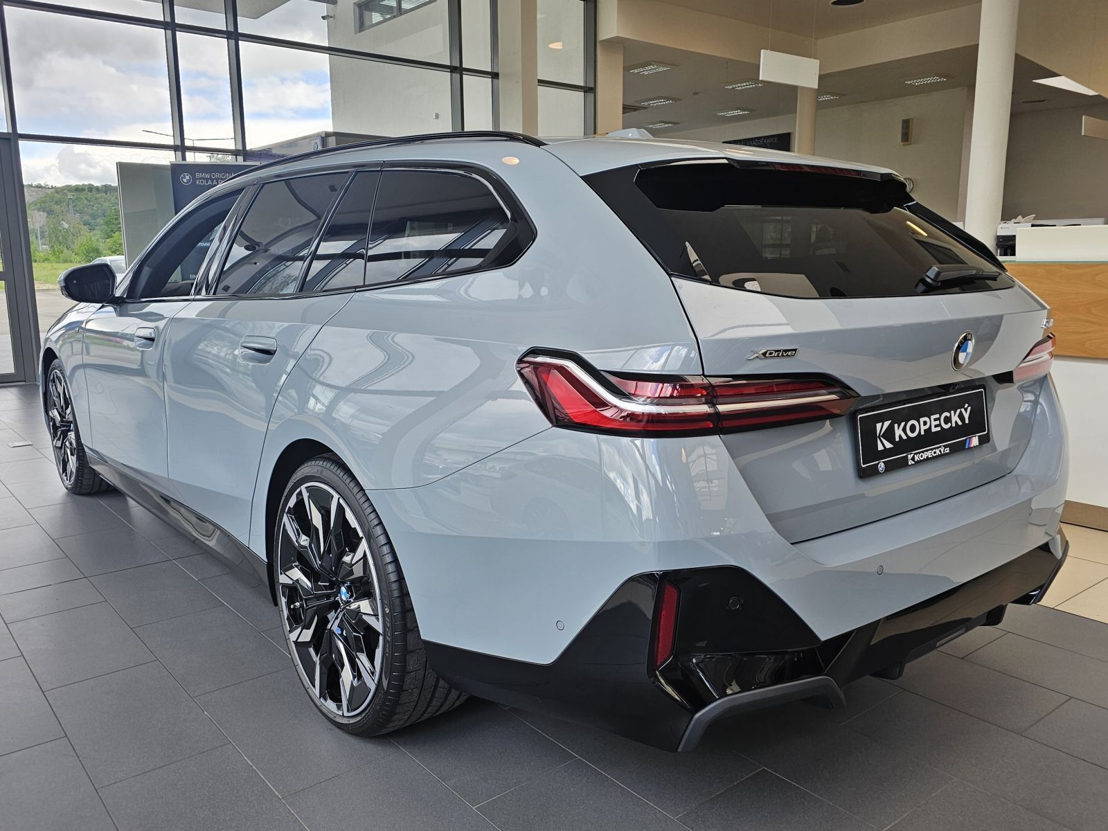 BMW Řada 5, 540d xDrive Touring M Sport - fotka 6