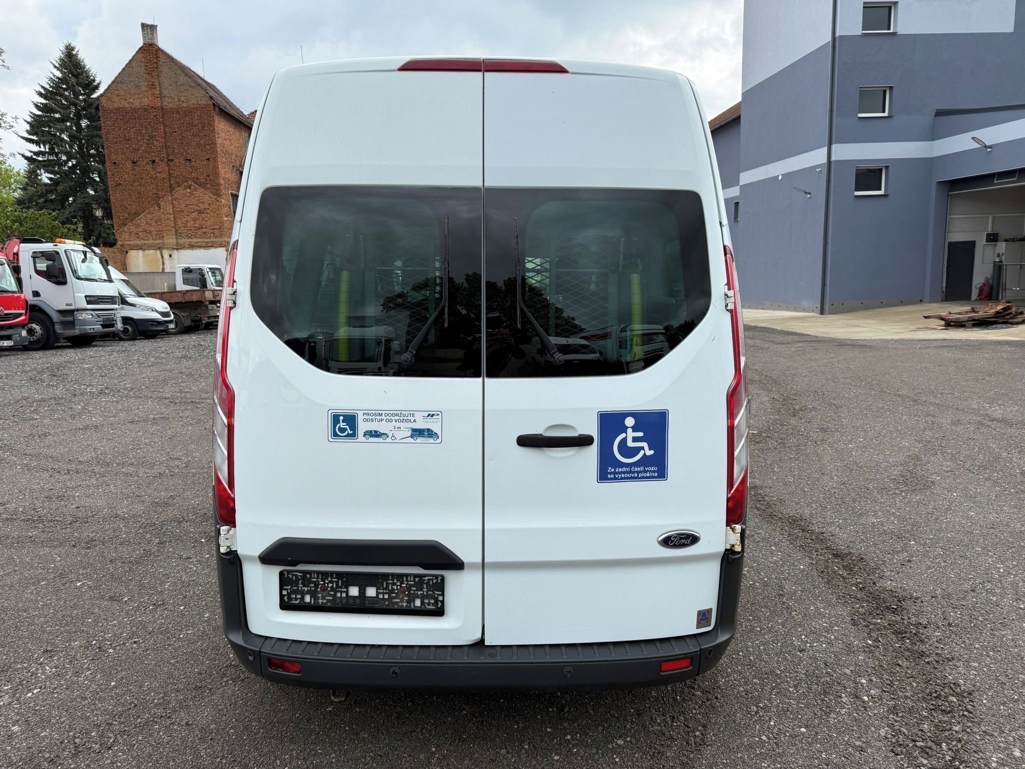 Ford Transit Custom, 2.2TDCI 74kw PLOŠINA PRO ZTP - fotka 4
