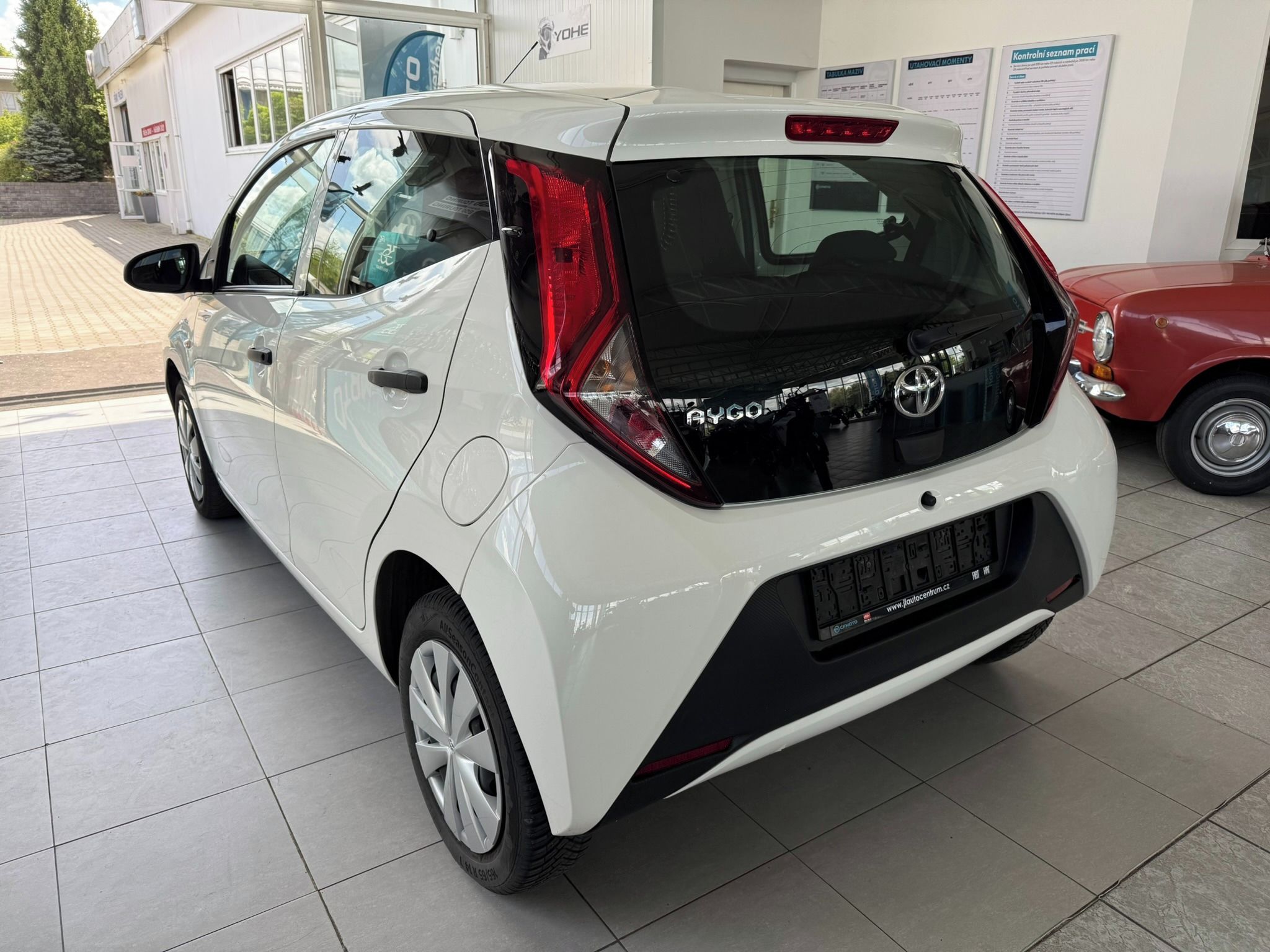 Toyota Aygo, 1.0 53 kW plná ser.historie - fotka 5