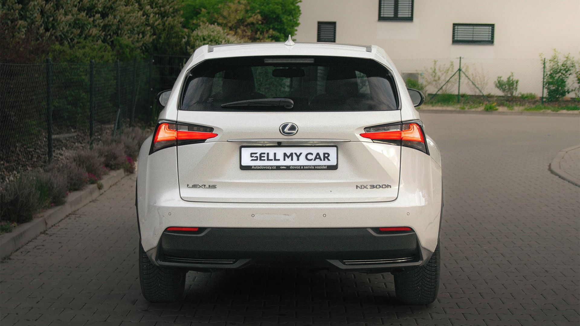 Lexus NX 300h, F SPORT 2,5/114kW 4x4 Panorama - fotka 6