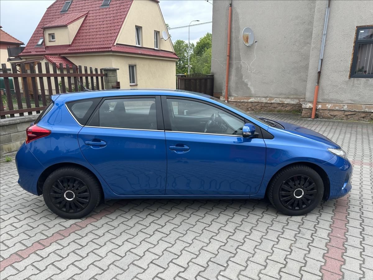 Toyota Auris, 1,6 EXCLUSIVE - fotka 4