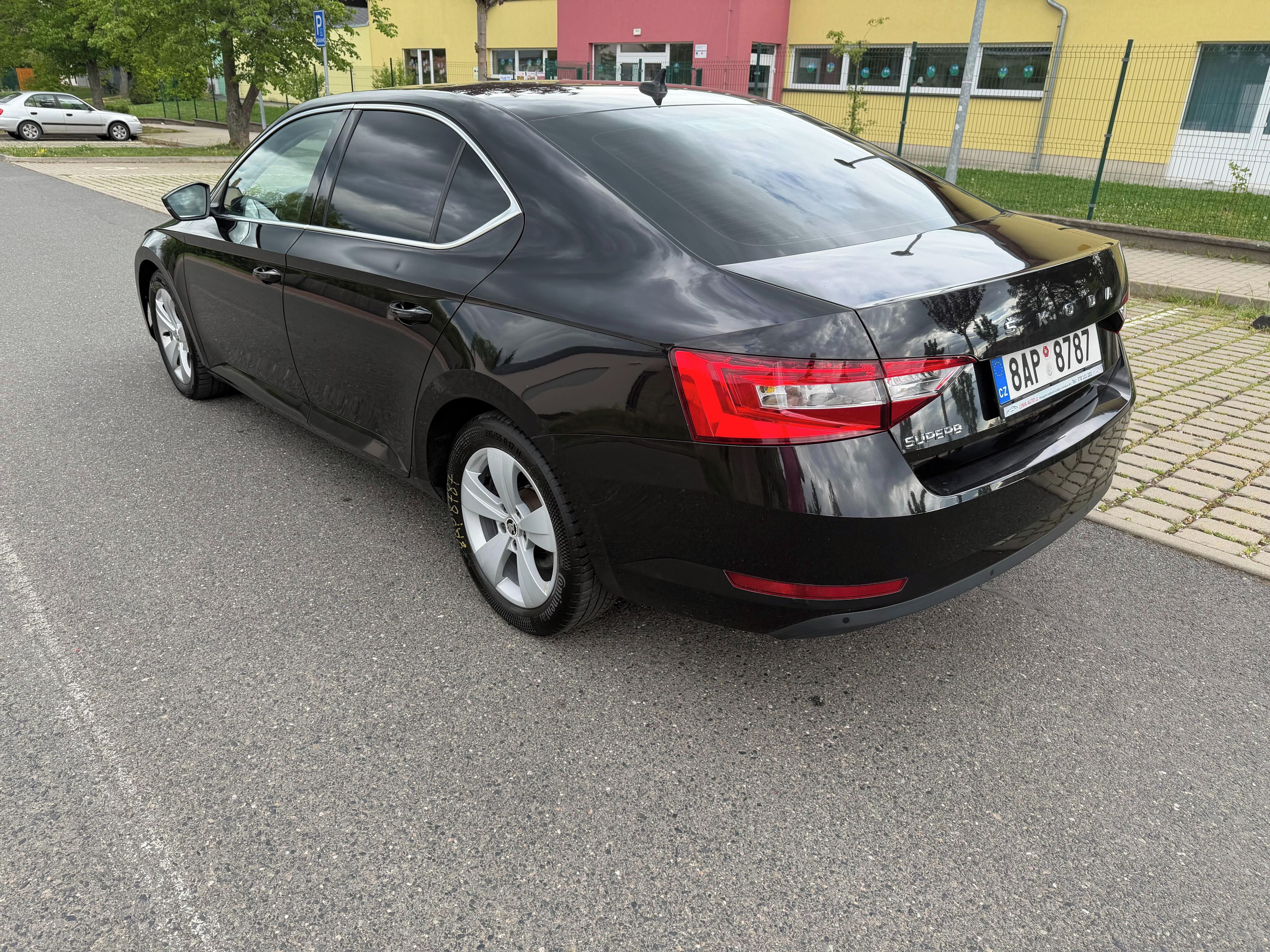 Škoda Superb, 2.0TDi, 110KW, DSG, KOUP. V ČR - fotka 3