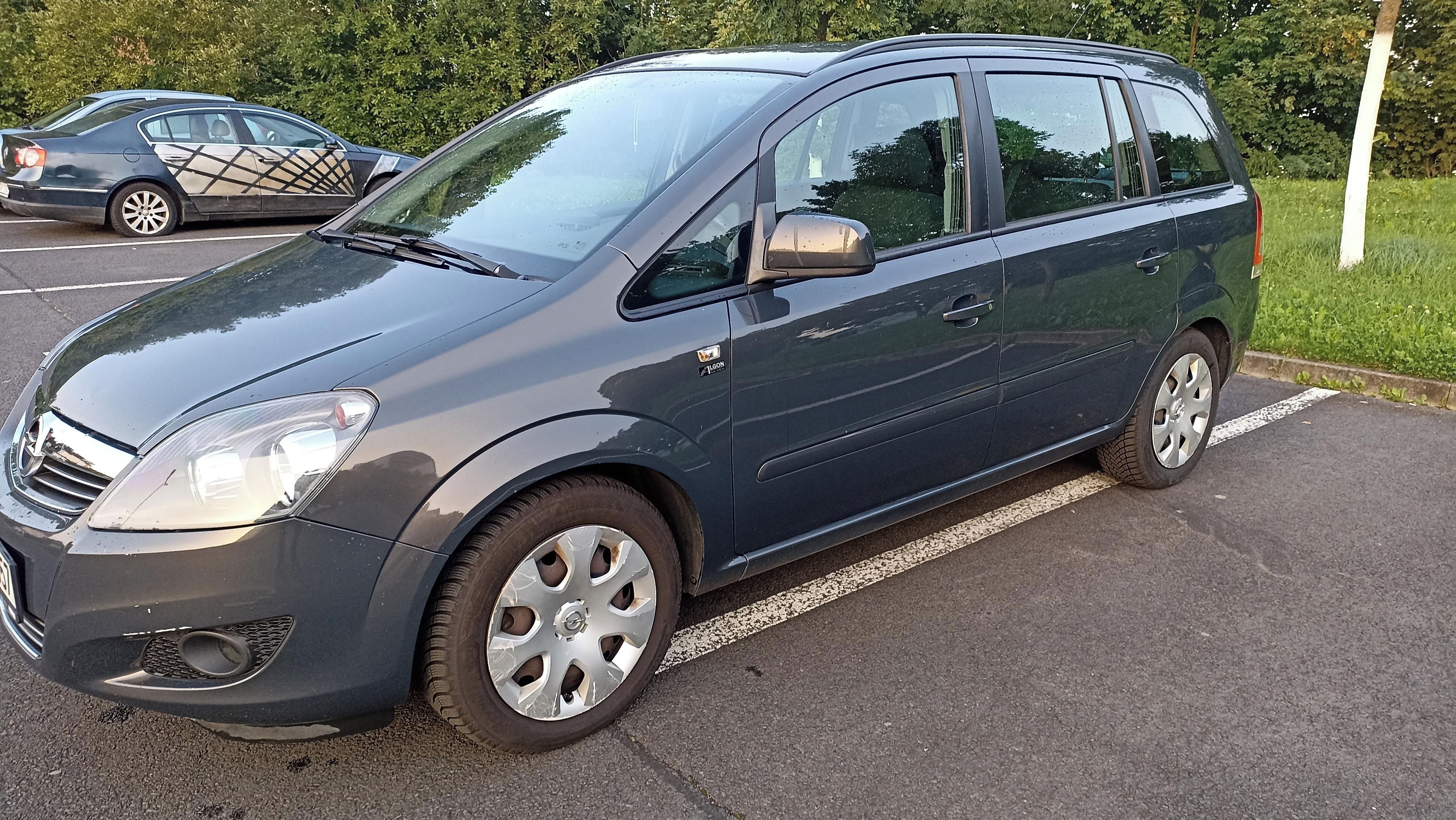Opel Zafira, 1.majitel, servisováno, 7 míst